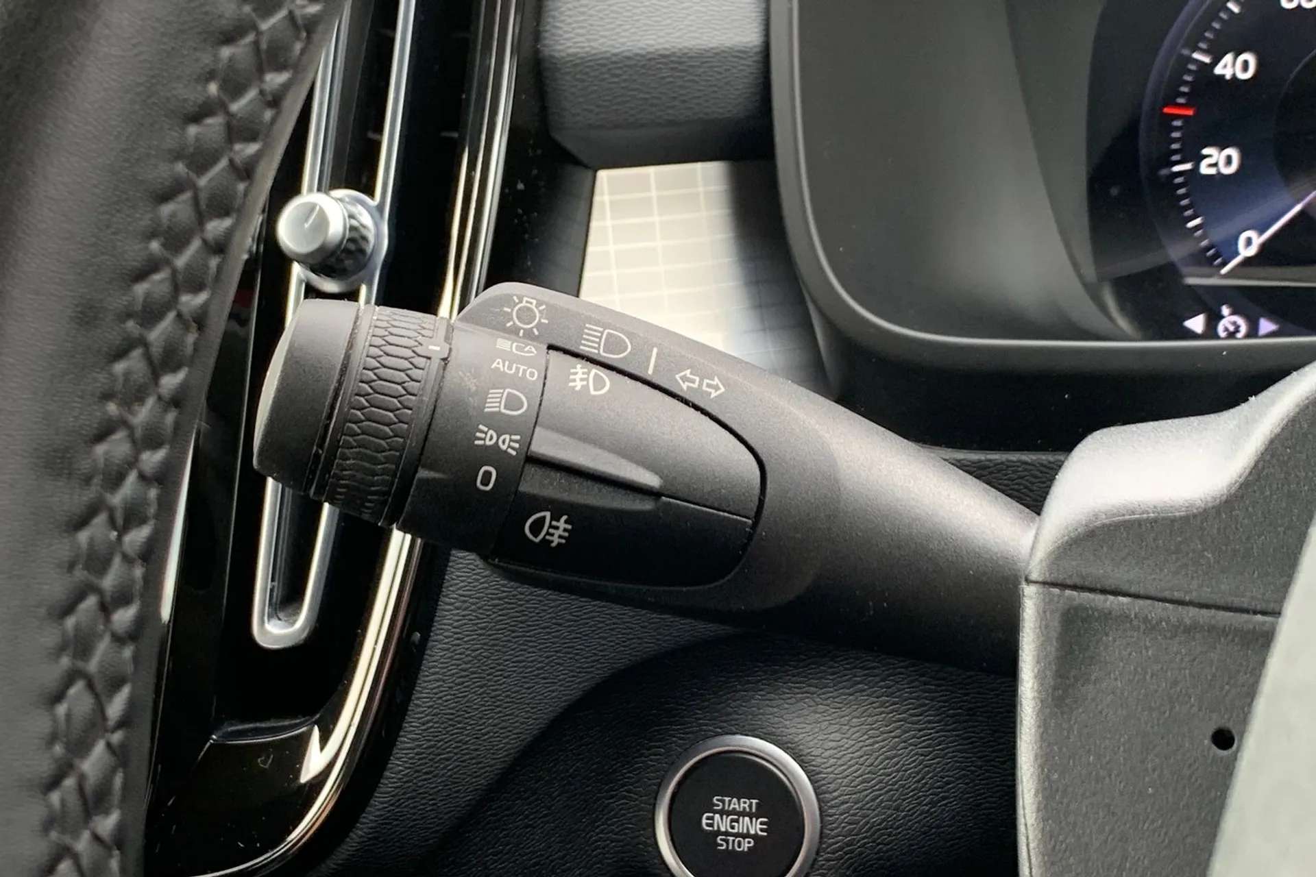 2021 VOLVO XC40 2021 VOLVO XC40