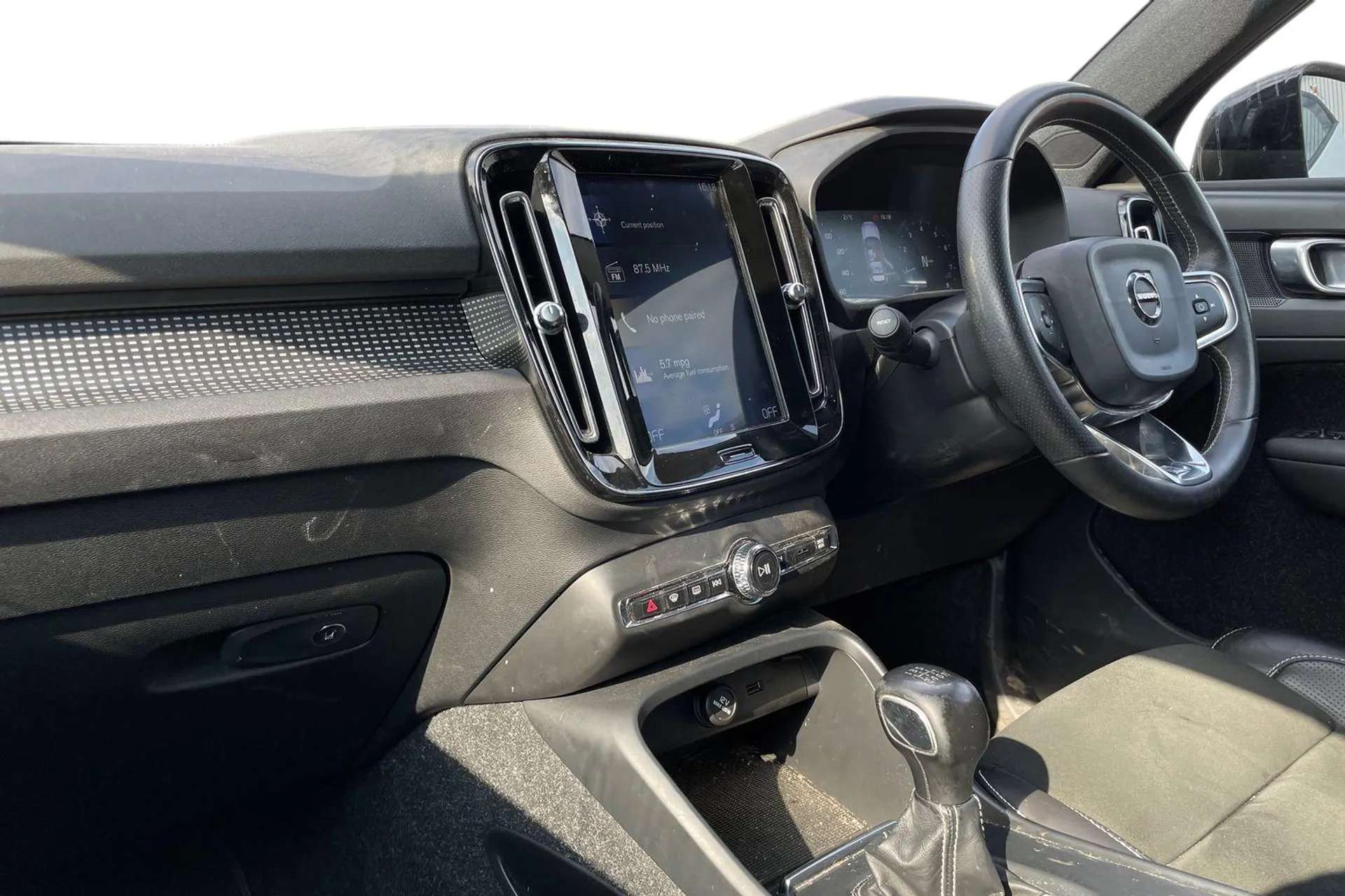 2019 VOLVO XC40 2019 VOLVO XC40