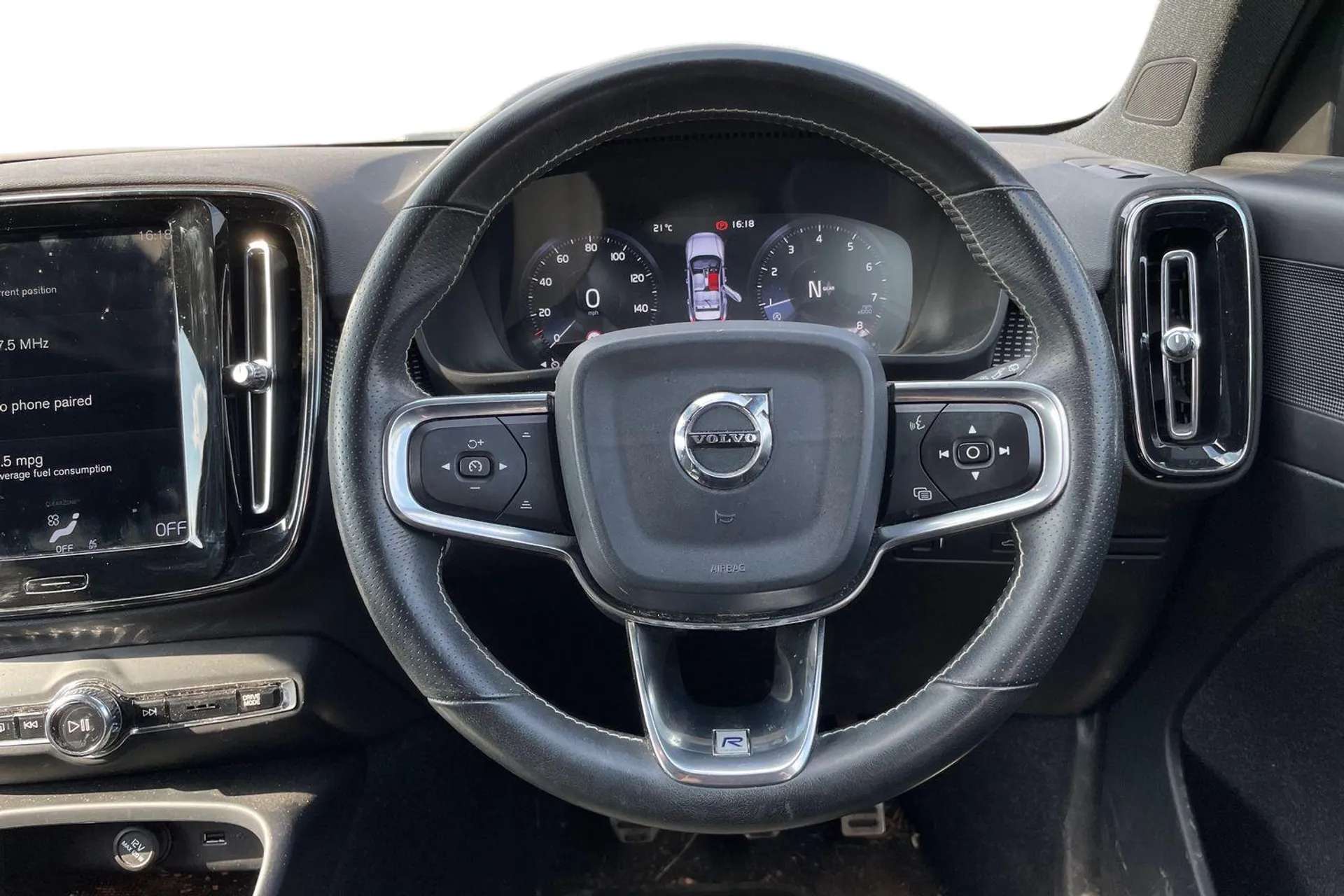 2019 VOLVO XC40 2019 VOLVO XC40