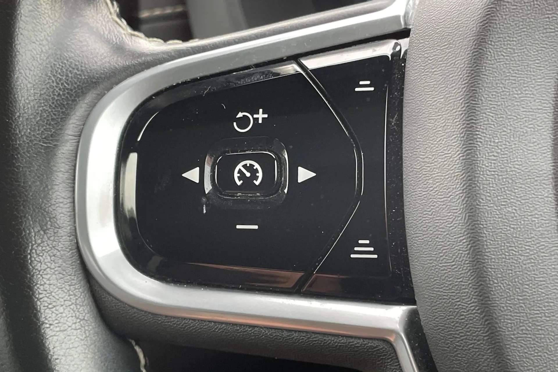 2021 VOLVO XC60 2021 VOLVO XC60