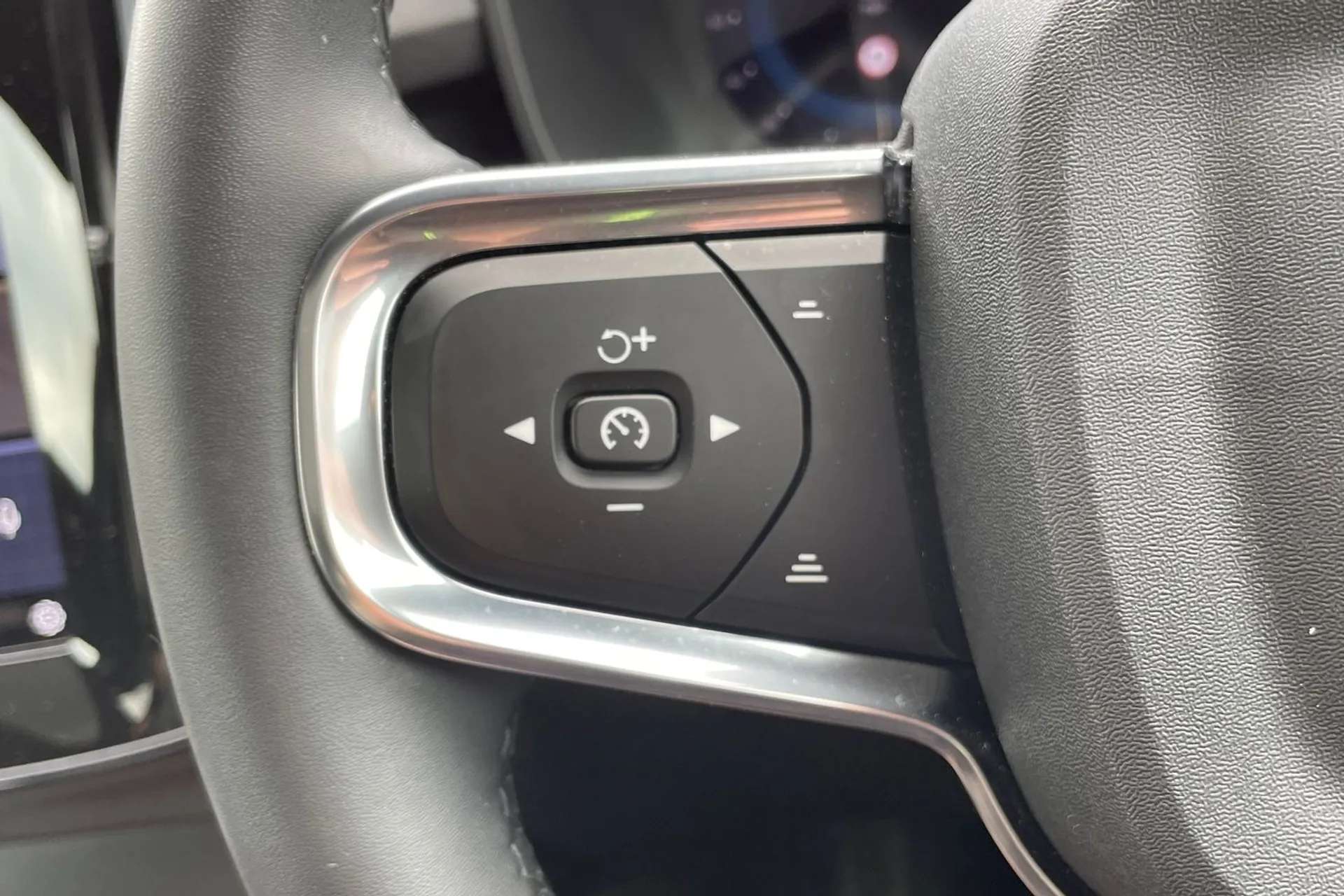 2023 VOLVO C40 2023 VOLVO C40