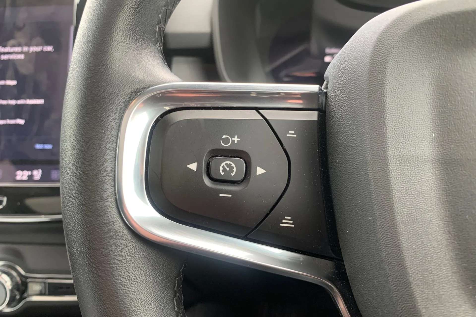 2022 VOLVO C40 2022 VOLVO C40
