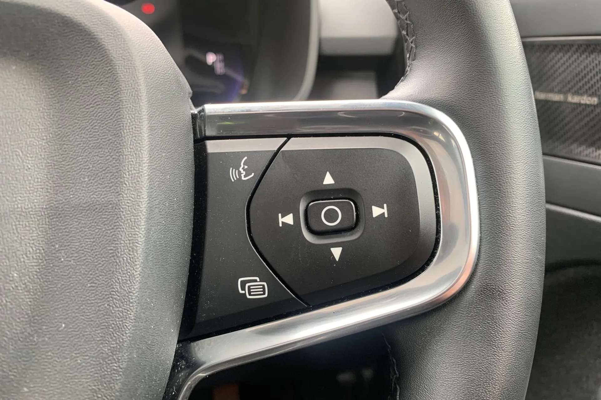 2022 VOLVO C40 2022 VOLVO C40