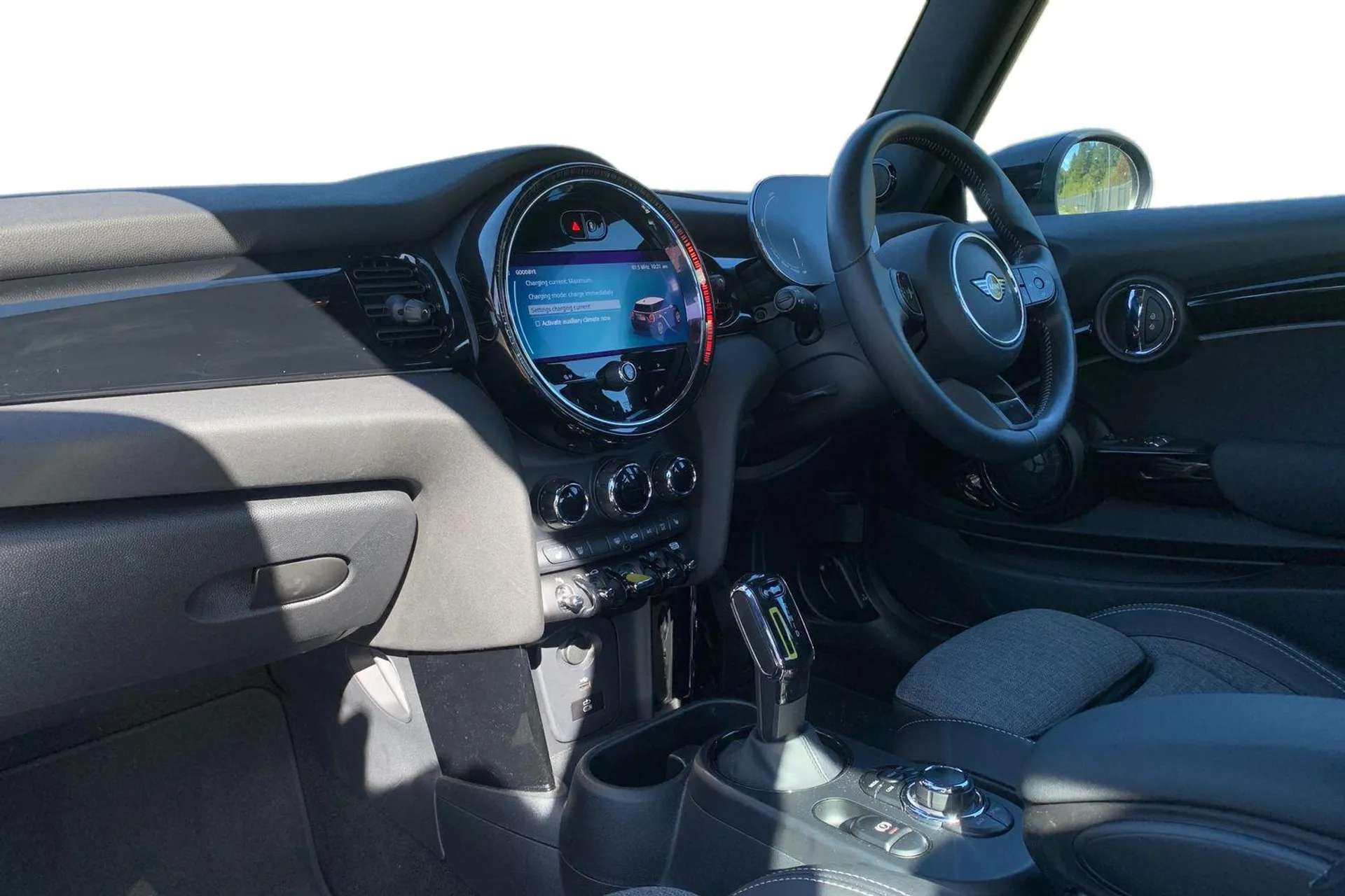 A 2023 MINI HATCH 135kW Cooper S Level 3 33kWh 3dr Auto [Mini Yours Lounge Leather, 17" Electric Spoke Alloys, Park assist system, Harman Kardon sound system, Compatibl A 2023 MINI HATCH 135kW Cooper S Level 3 33kWh 3dr Auto [Mini Yours Lounge Leather, 17" Electric Spoke Alloys, Park assist system, Harman Kardon sound system, Compatibl