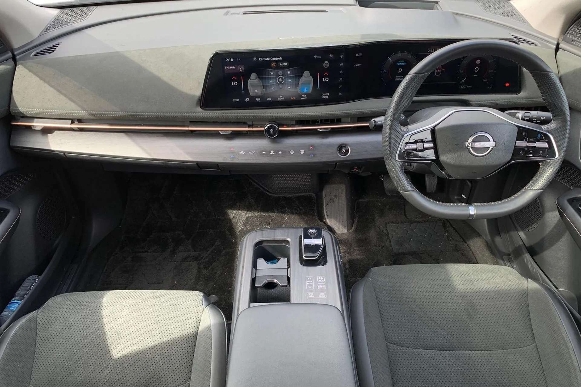 A 2024 NISSAN ARIYA 225kW Evolve 87kWh 22kWCh 5dr e-4ORCE Auto [Advanced windscreen head up display, Front and rear parking sensors, Intelligent traffic jam pilot and lan A 2024 NISSAN ARIYA 225kW Evolve 87kWh 22kWCh 5dr e-4ORCE Auto [Advanced windscreen head up display, Front and rear parking sensors, Intelligent traffic jam pilot and lan