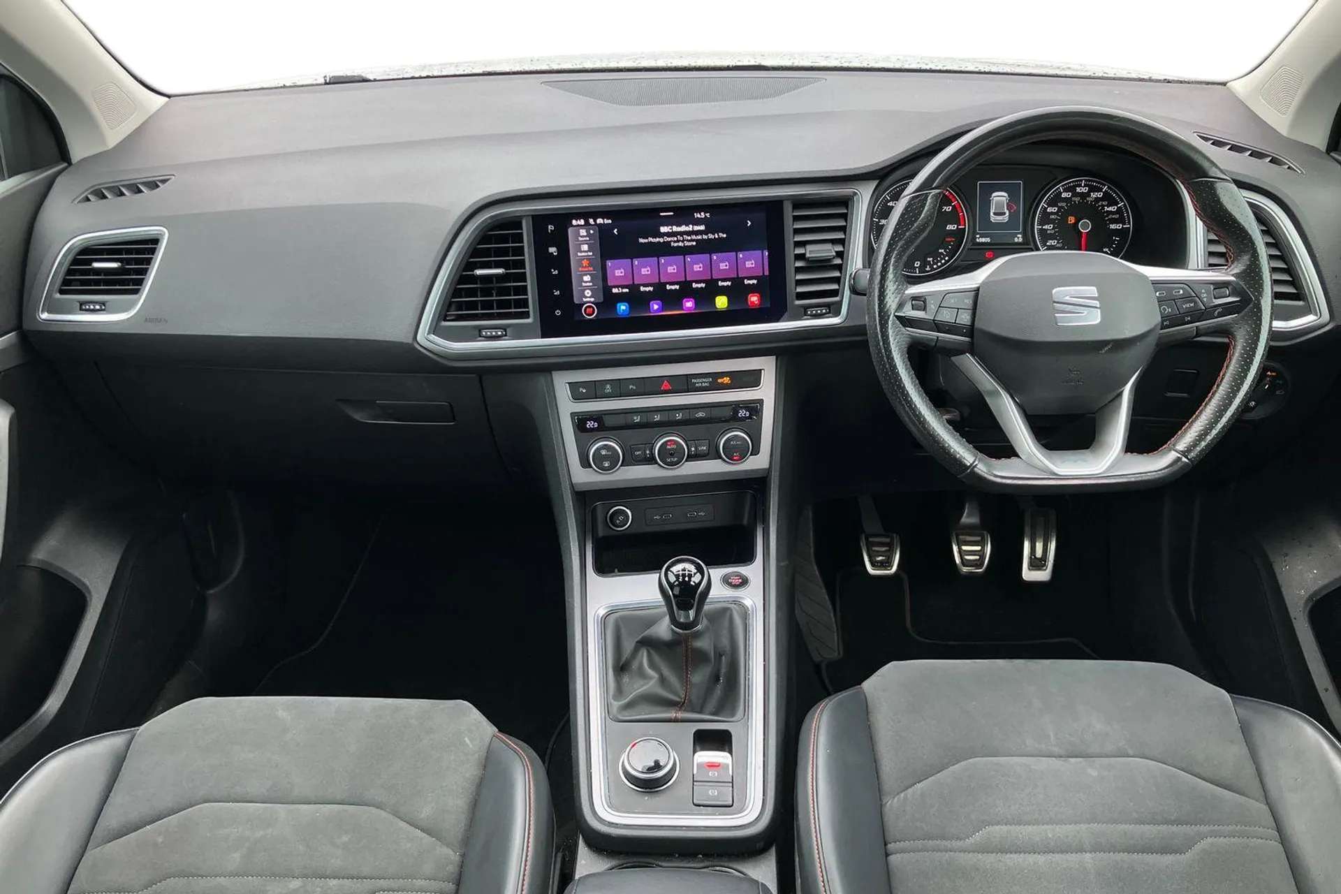 A 2022 SEAT ATECA 1.5 TSI EVO FR 5dr [Self parking functionality (includes front and rear parking sensors), A 2022 SEAT ATECA 1.5 TSI EVO FR 5dr [Self parking functionality (includes front and rear parking sensors),