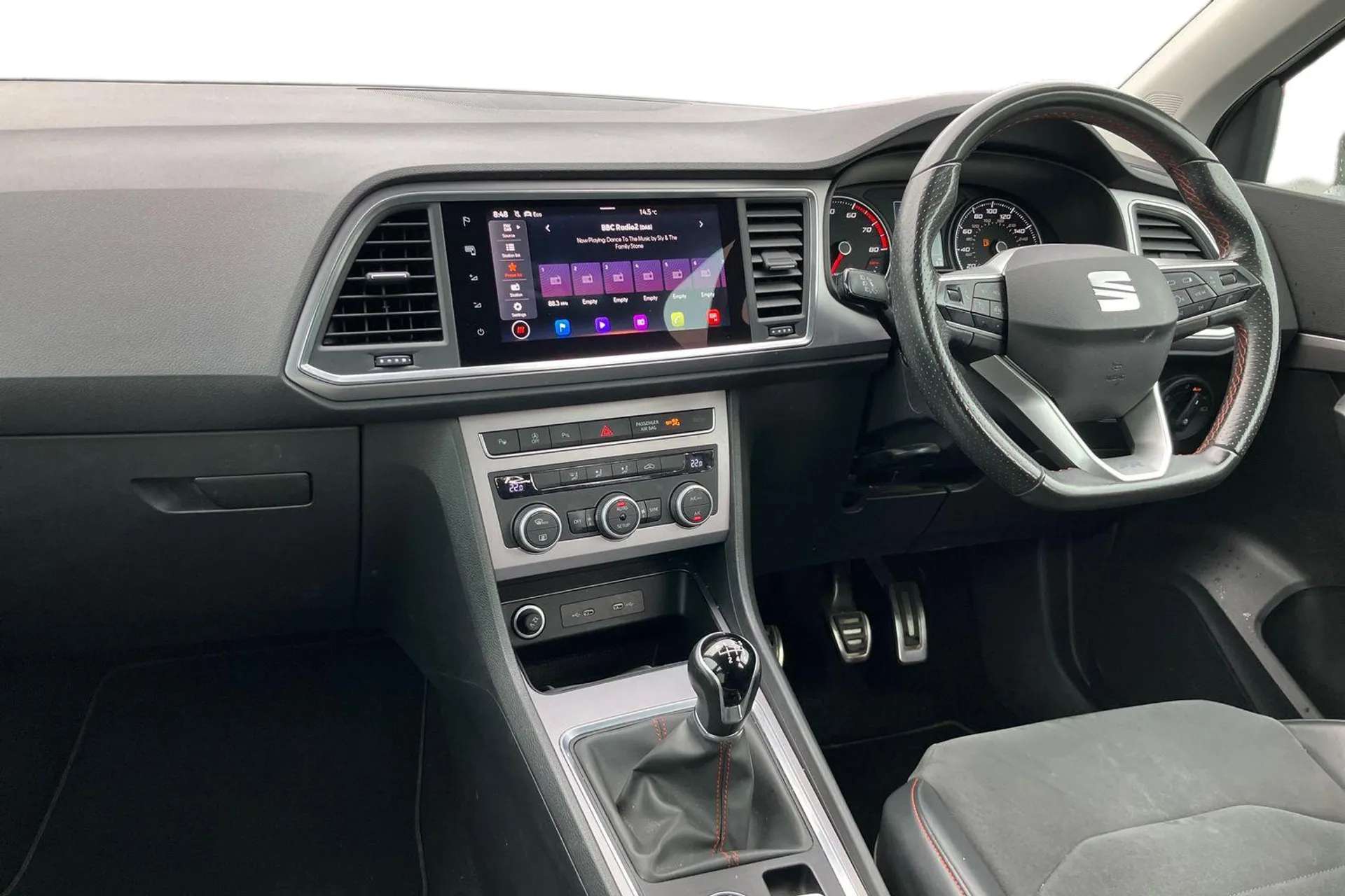 A 2022 SEAT ATECA 1.5 TSI EVO FR 5dr [Self parking functionality (includes front and rear parking sensors), A 2022 SEAT ATECA 1.5 TSI EVO FR 5dr [Self parking functionality (includes front and rear parking sensors),