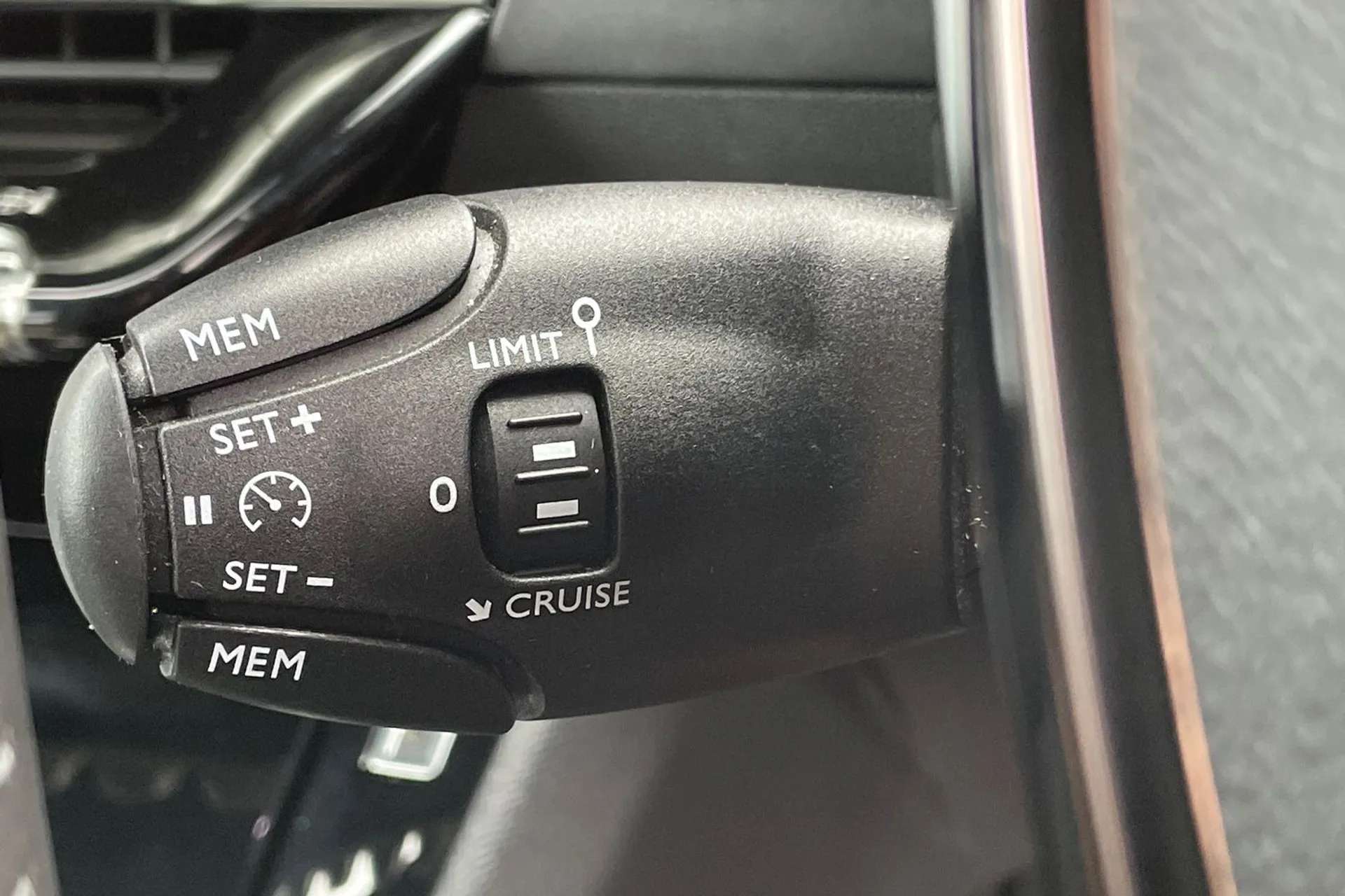 2024 PEUGEOT 2008 2024 PEUGEOT 2008