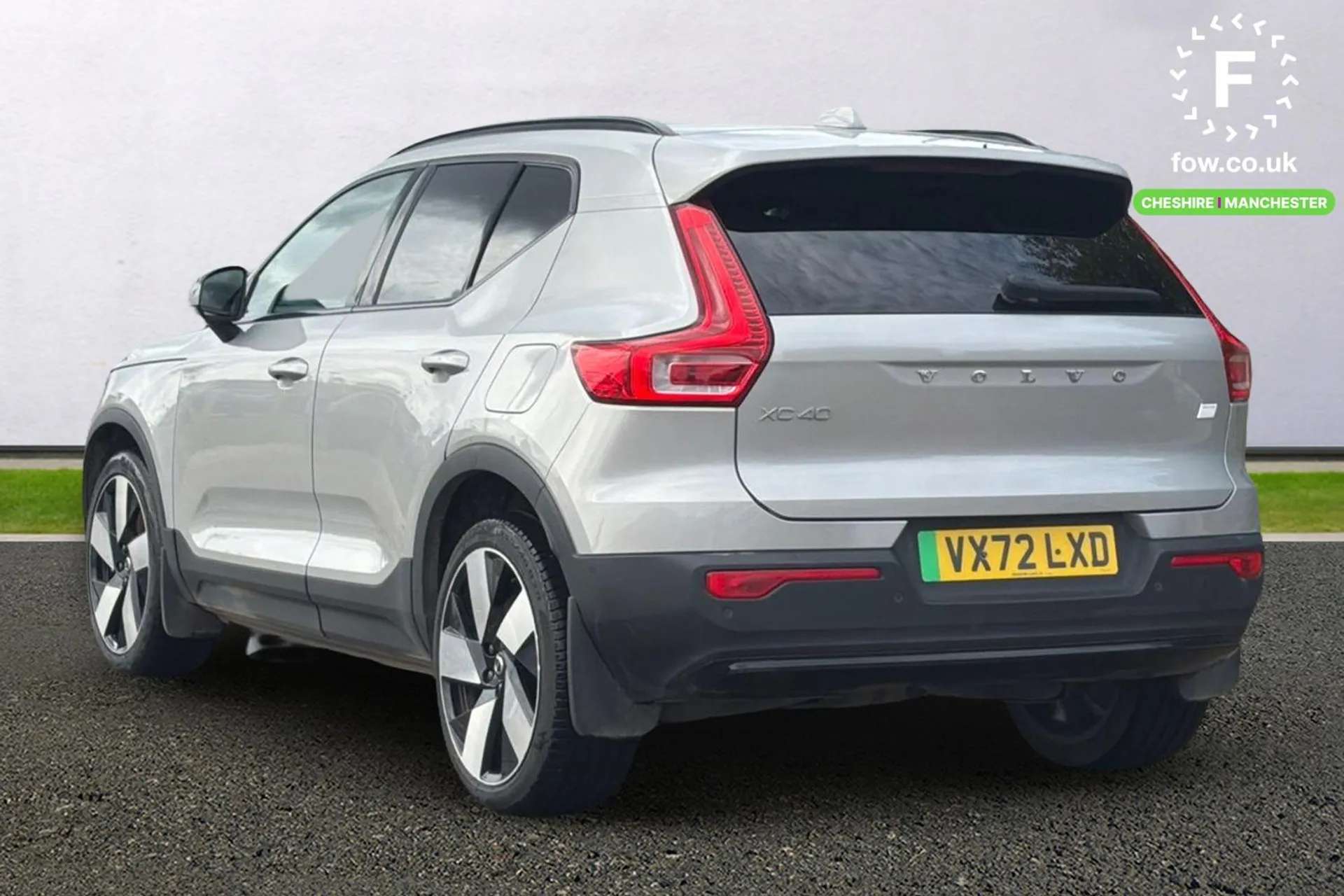 A 2022 VOLVO XC40 170kW Recharge Ultimate 69kWh 5dr Auto [360 degree surround view parking camera, 20" Alloys, Front park assist, Blind Spot Info, Power glass tilt and A 2022 VOLVO XC40 170kW Recharge Ultimate 69kWh 5dr Auto [360 degree surround view parking camera, 20" Alloys, Front park assist, Blind Spot Info, Power glass tilt and