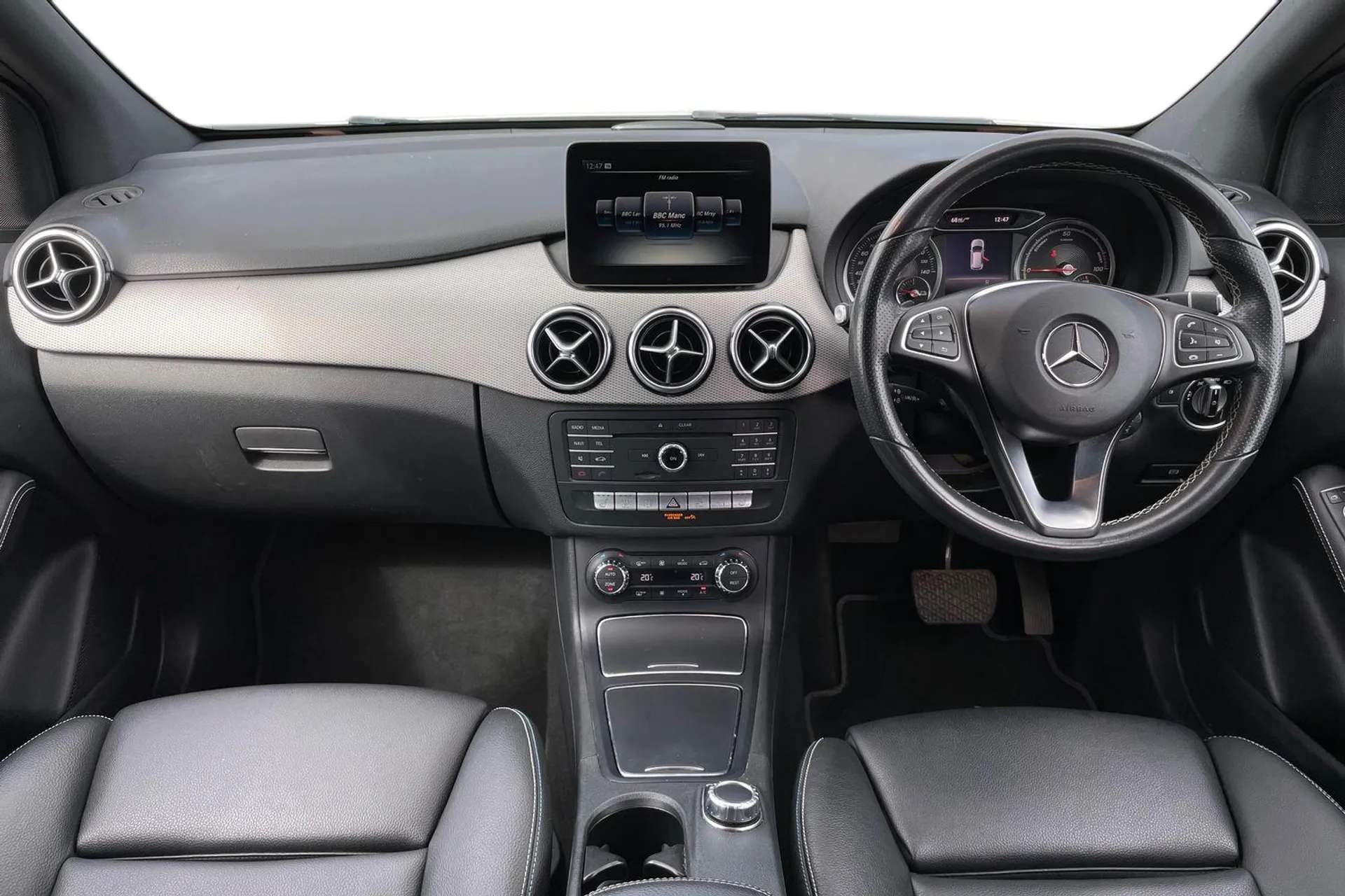 A 2017 MERCEDES-BENZ B CLASS 132kW B250e Electric Art Premium 28kWh 5dr Auto [Park assist pilot with front and rear park assist, Electric heated + adjustable door mirrors, Dual zo A 2017 MERCEDES-BENZ B CLASS 132kW B250e Electric Art Premium 28kWh 5dr Auto [Park assist pilot with front and rear park assist, Electric heated + adjustable door mirrors, Dual zo