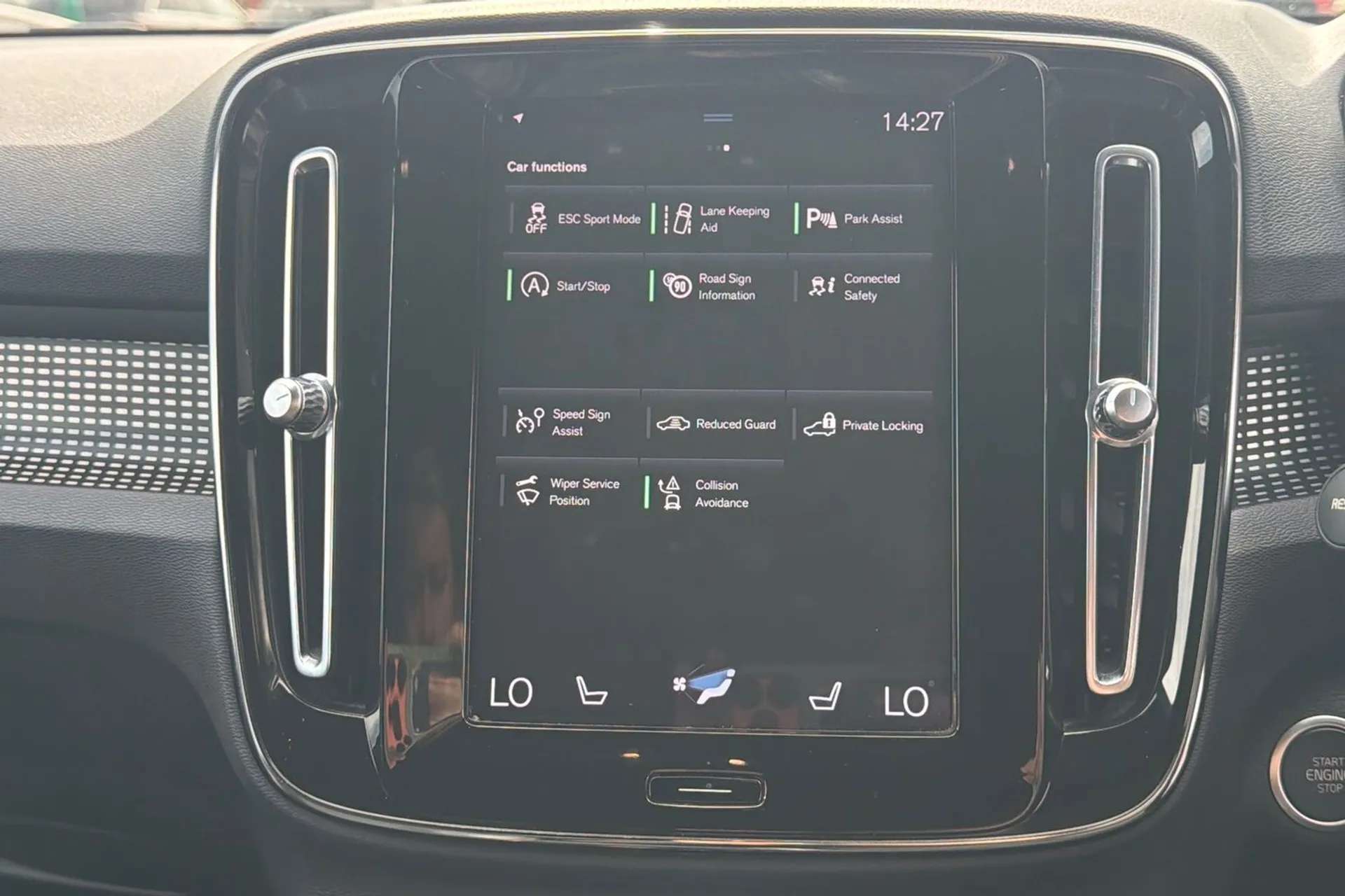 2022 VOLVO XC40 2022 VOLVO XC40