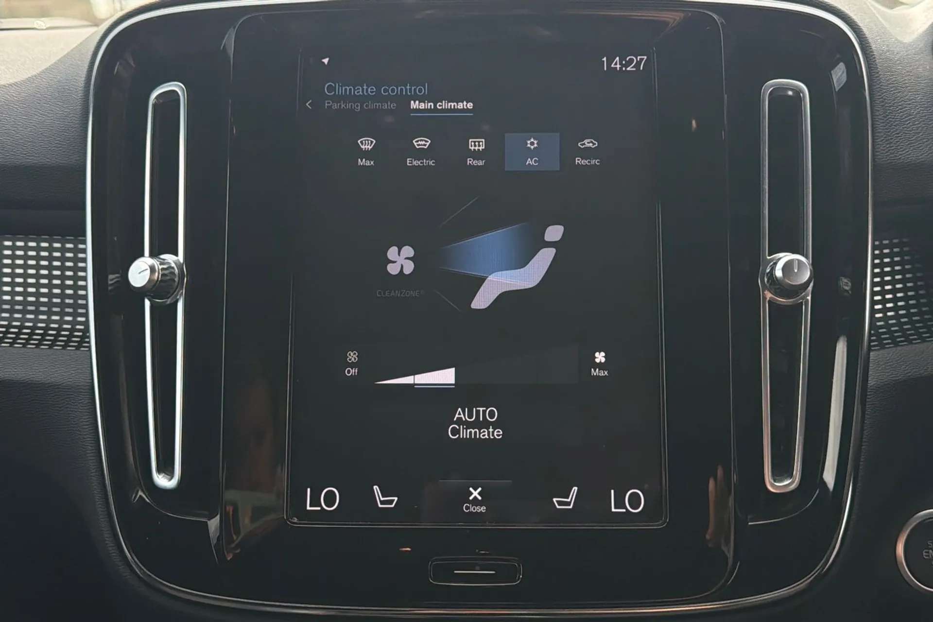 2022 VOLVO XC40 2022 VOLVO XC40