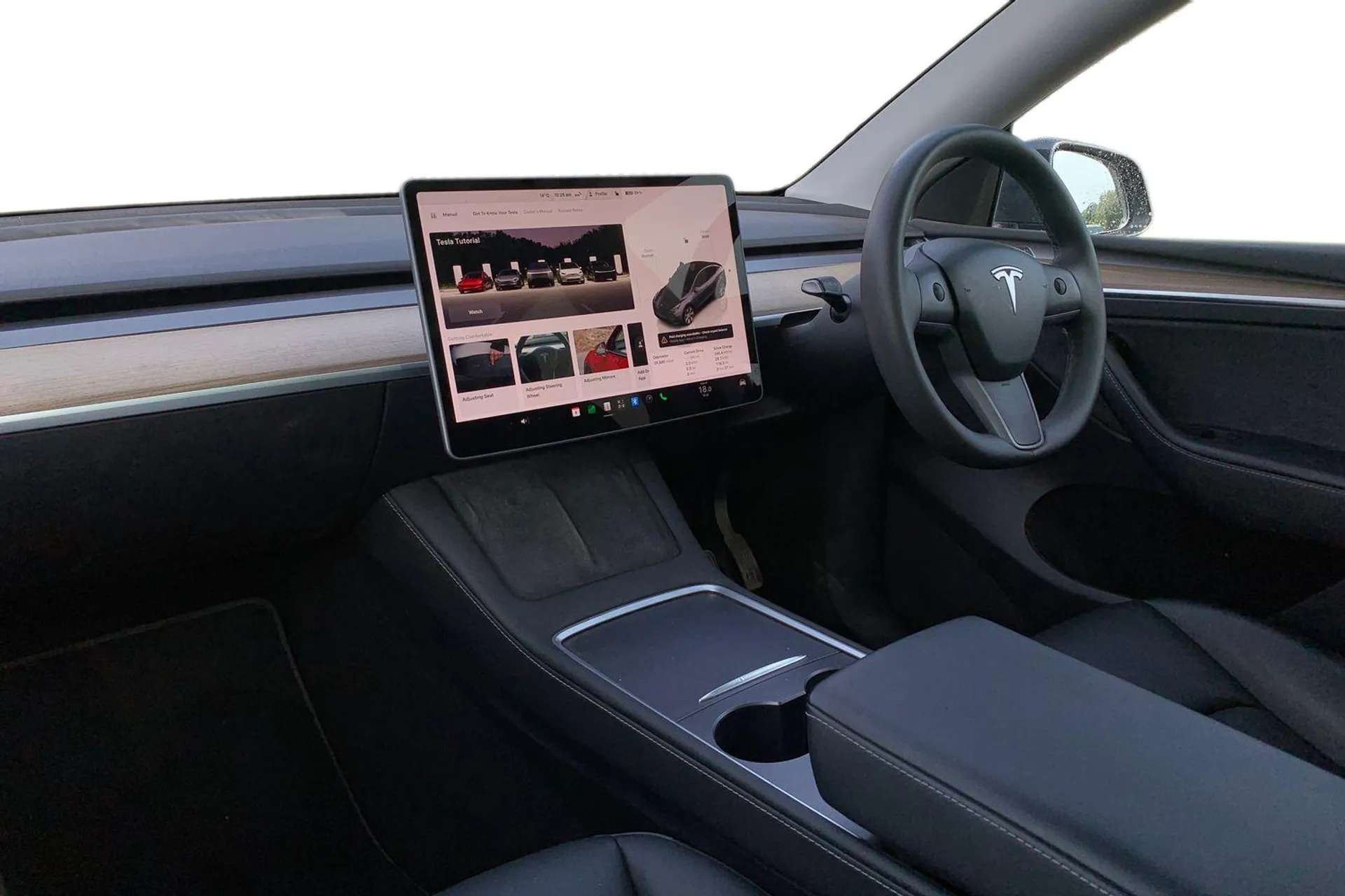 A 2022 TESLA MODEL Y Long Range AWD 5dr Auto [Blind spot monitoring, Reversing camera, Expansive glass roof with ultraviolet and infrared protection, Premium audio 14 spea A 2022 TESLA MODEL Y Long Range AWD 5dr Auto [Blind spot monitoring, Reversing camera, Expansive glass roof with ultraviolet and infrared protection, Premium audio 14 spea