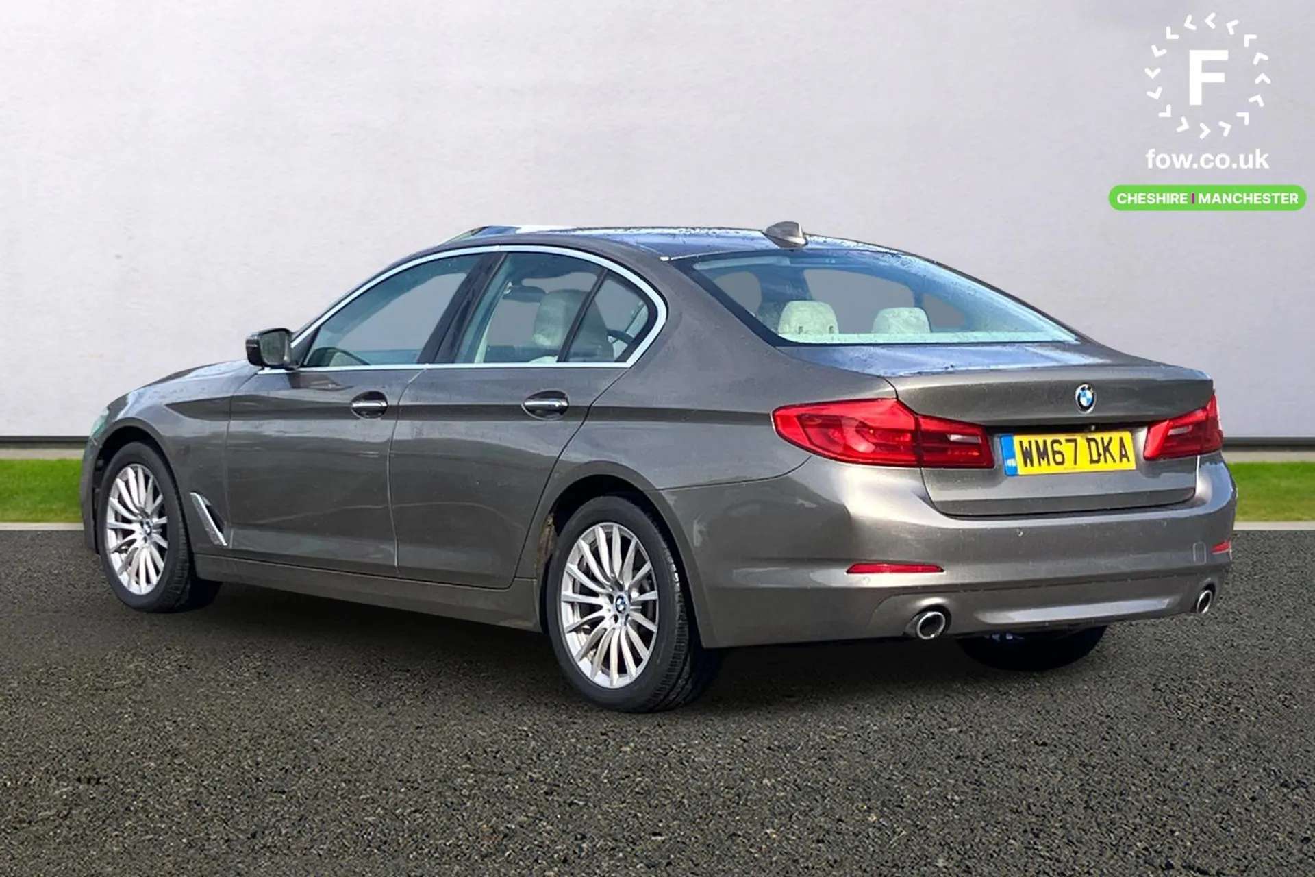 A 2017 BMW 5 SERIES 520d SE 4dr Auto [ Through-Loading System, Digital cockpit, Interior Trim - Fine-Wood Trim Dark Burled Walnut with Highlight Trim Finisher Pearl Chro A 2017 BMW 5 SERIES 520d SE 4dr Auto [ Through-Loading System, Digital cockpit, Interior Trim - Fine-Wood Trim Dark Burled Walnut with Highlight Trim Finisher Pearl Chro