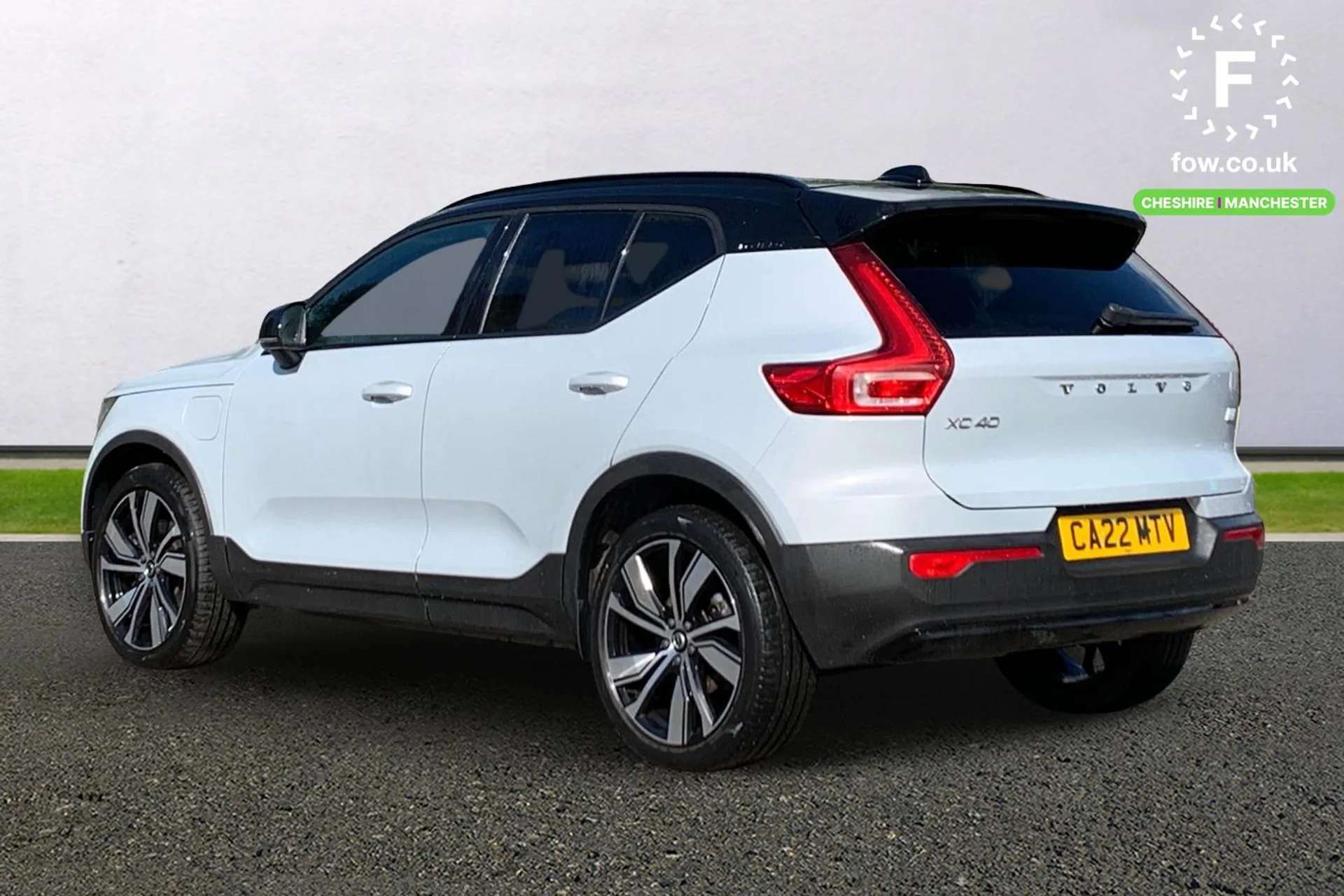 2022 VOLVO XC40 2022 VOLVO XC40