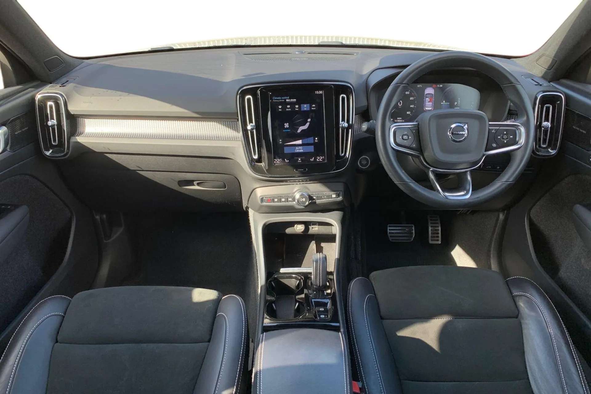 2022 VOLVO XC40 2022 VOLVO XC40