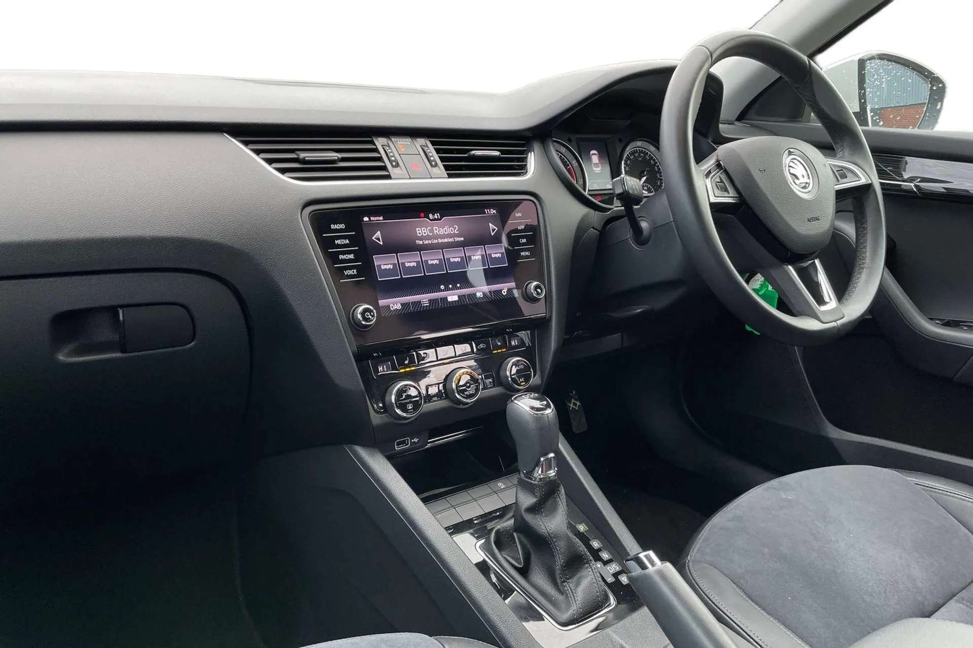 A 2018 SKODA OCTAVIA 1.5 TSI SE L 5dr DSG [ Heated front seats , LED rear lights , Bluetooth system , Driver profile selection , Stop/start system , Privacy glass , Tempor A 2018 SKODA OCTAVIA 1.5 TSI SE L 5dr DSG [ Heated front seats , LED rear lights , Bluetooth system , Driver profile selection , Stop/start system , Privacy glass , Tempor
