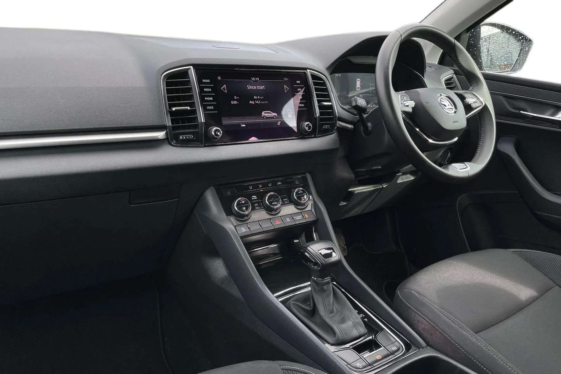 A 2023 SKODA KAROQ 2.0 TDI SE Drive 5dr DSG [Start/stop system with regenerative braking, Dynamic headlight range control with cornering light function, Electric front a A 2023 SKODA KAROQ 2.0 TDI SE Drive 5dr DSG [Start/stop system with regenerative braking, Dynamic headlight range control with cornering light function, Electric front a
