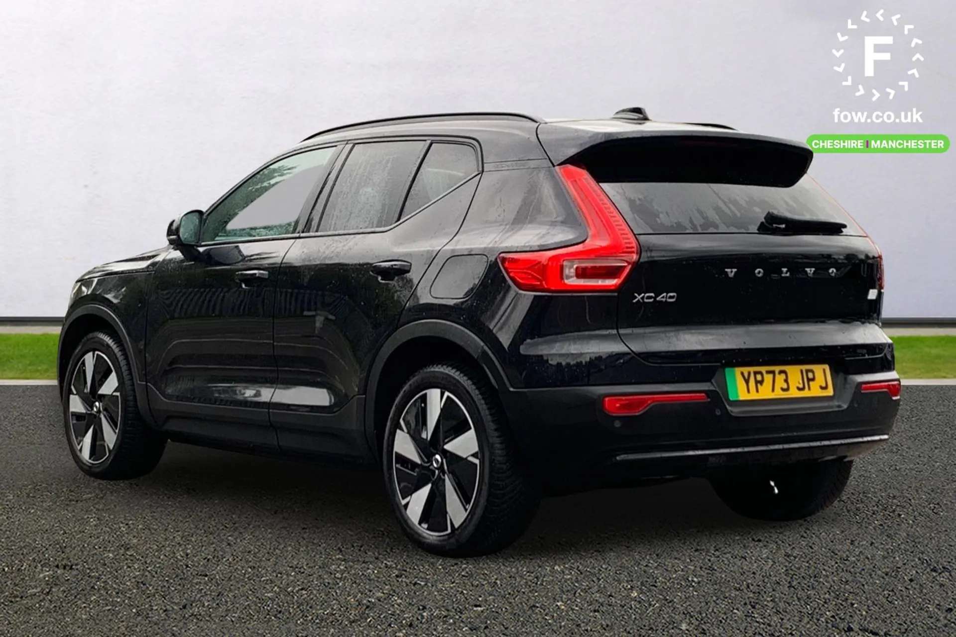 2023 VOLVO XC40 2023 VOLVO XC40