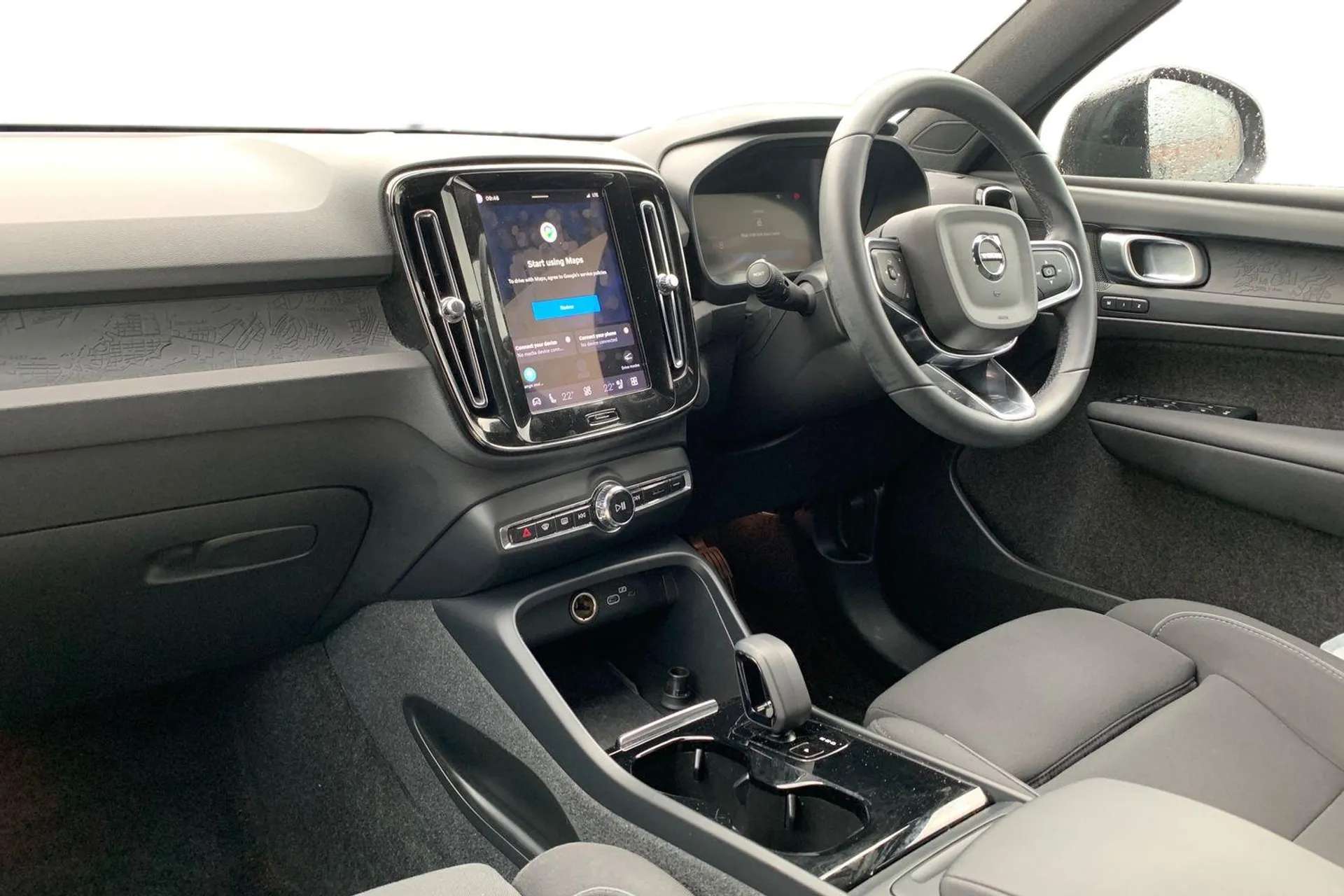 2023 VOLVO XC40 2023 VOLVO XC40