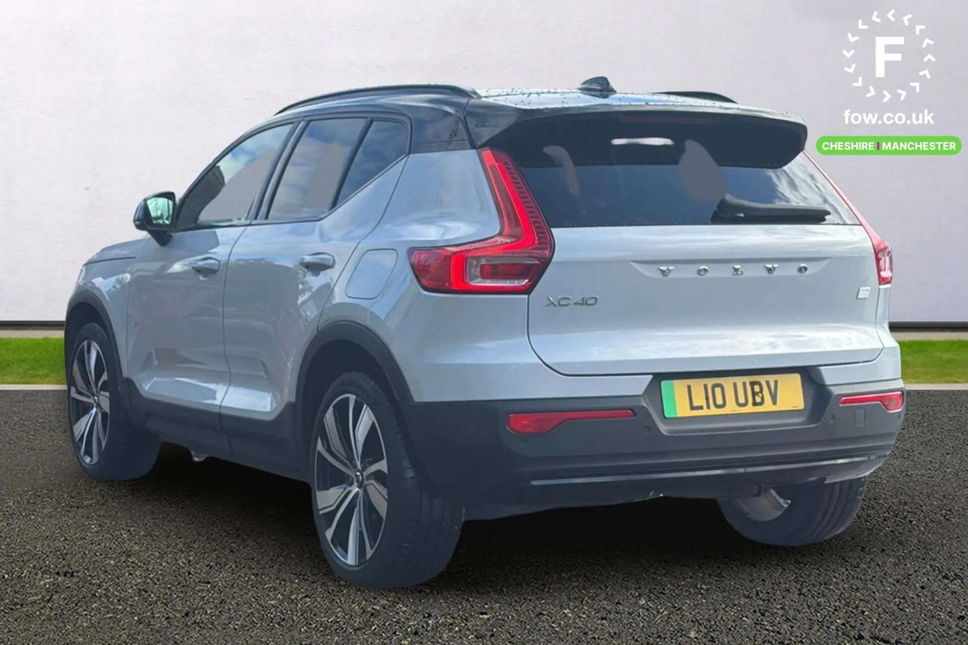 A 2022 VOLVO XC40 170kW Recharge Pro 69kWh 5dr Auto [Driver awareness - Blind spot information system with steer assist, Premium Sound by Harman Kardon, Dolby Pro Logic A 2022 VOLVO XC40 170kW Recharge Pro 69kWh 5dr Auto [Driver awareness - Blind spot information system with steer assist, Premium Sound by Harman Kardon, Dolby Pro Logic