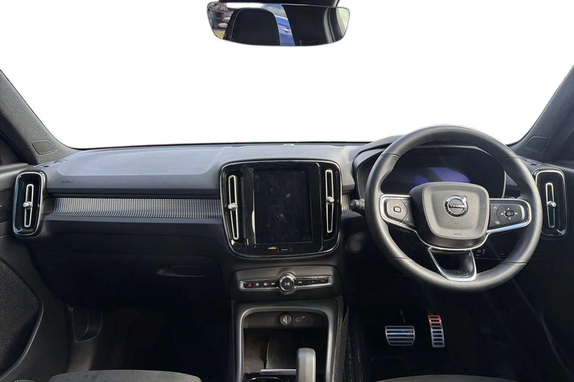 A 2022 VOLVO XC40 170kW Recharge Pro 69kWh 5dr Auto [Driver awareness - Blind spot information system with steer assist, Premium Sound by Harman Kardon, Dolby Pro Logic A 2022 VOLVO XC40 170kW Recharge Pro 69kWh 5dr Auto [Driver awareness - Blind spot information system with steer assist, Premium Sound by Harman Kardon, Dolby Pro Logic