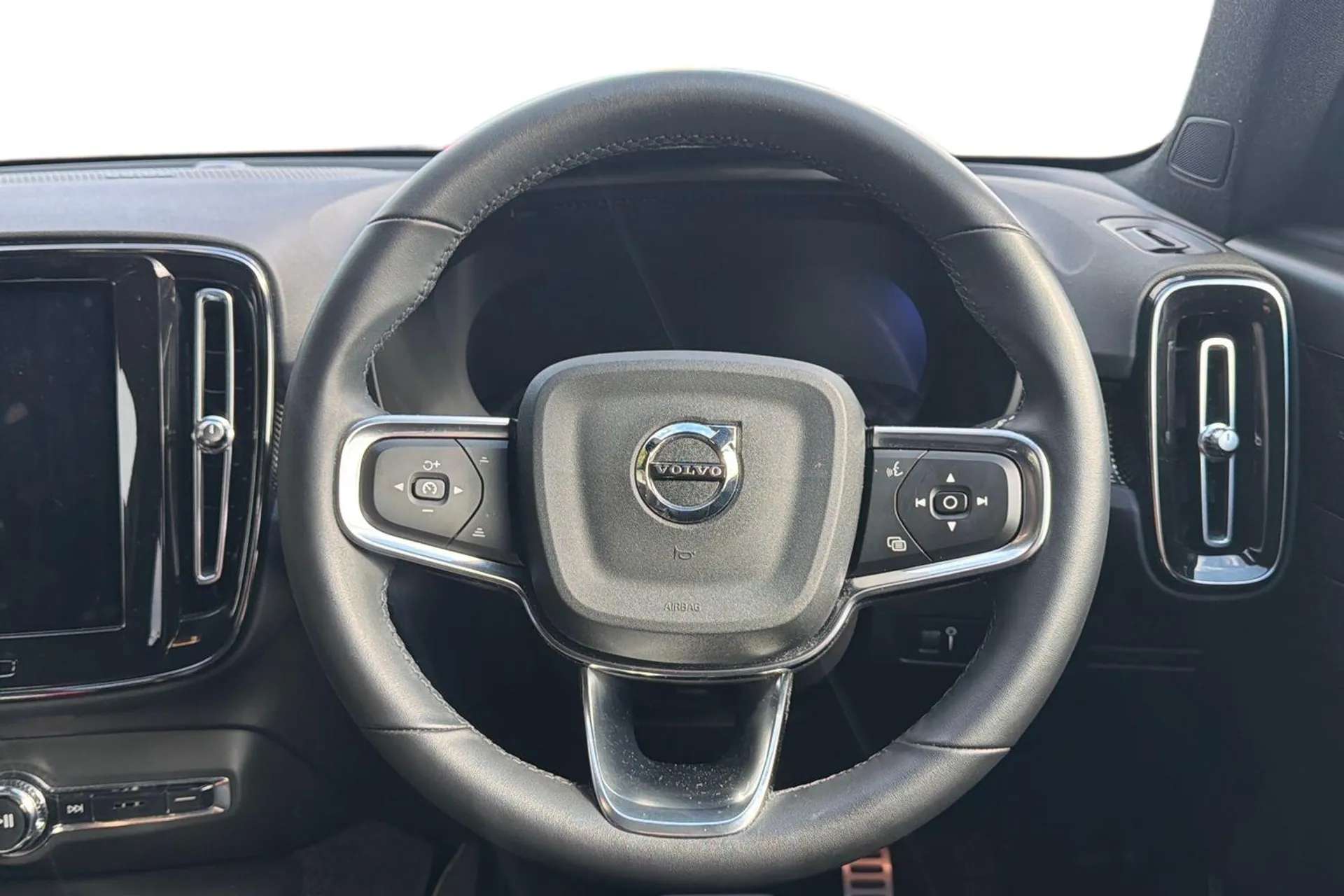 2022 VOLVO XC40 2022 VOLVO XC40