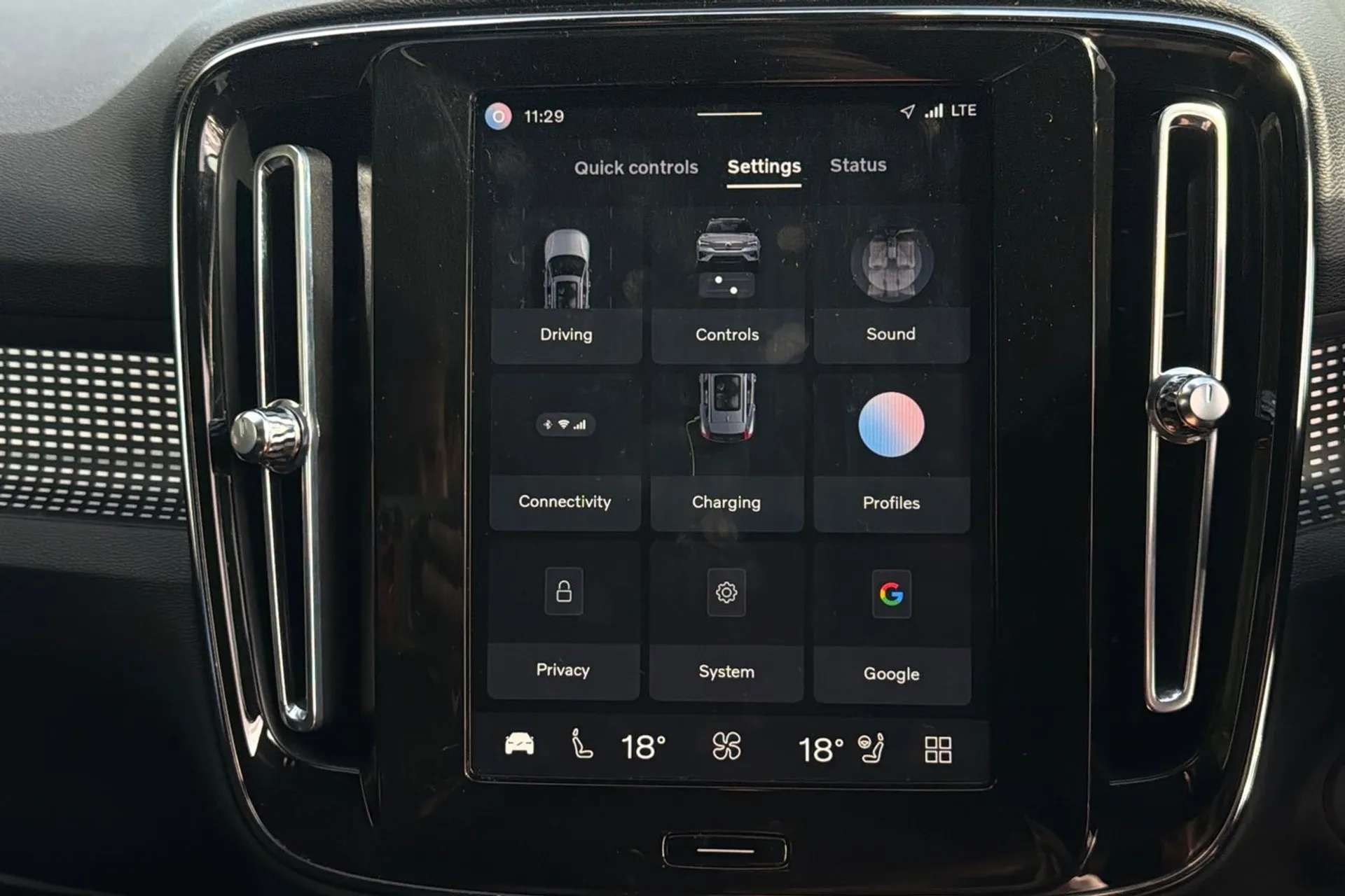 2022 VOLVO XC40 2022 VOLVO XC40