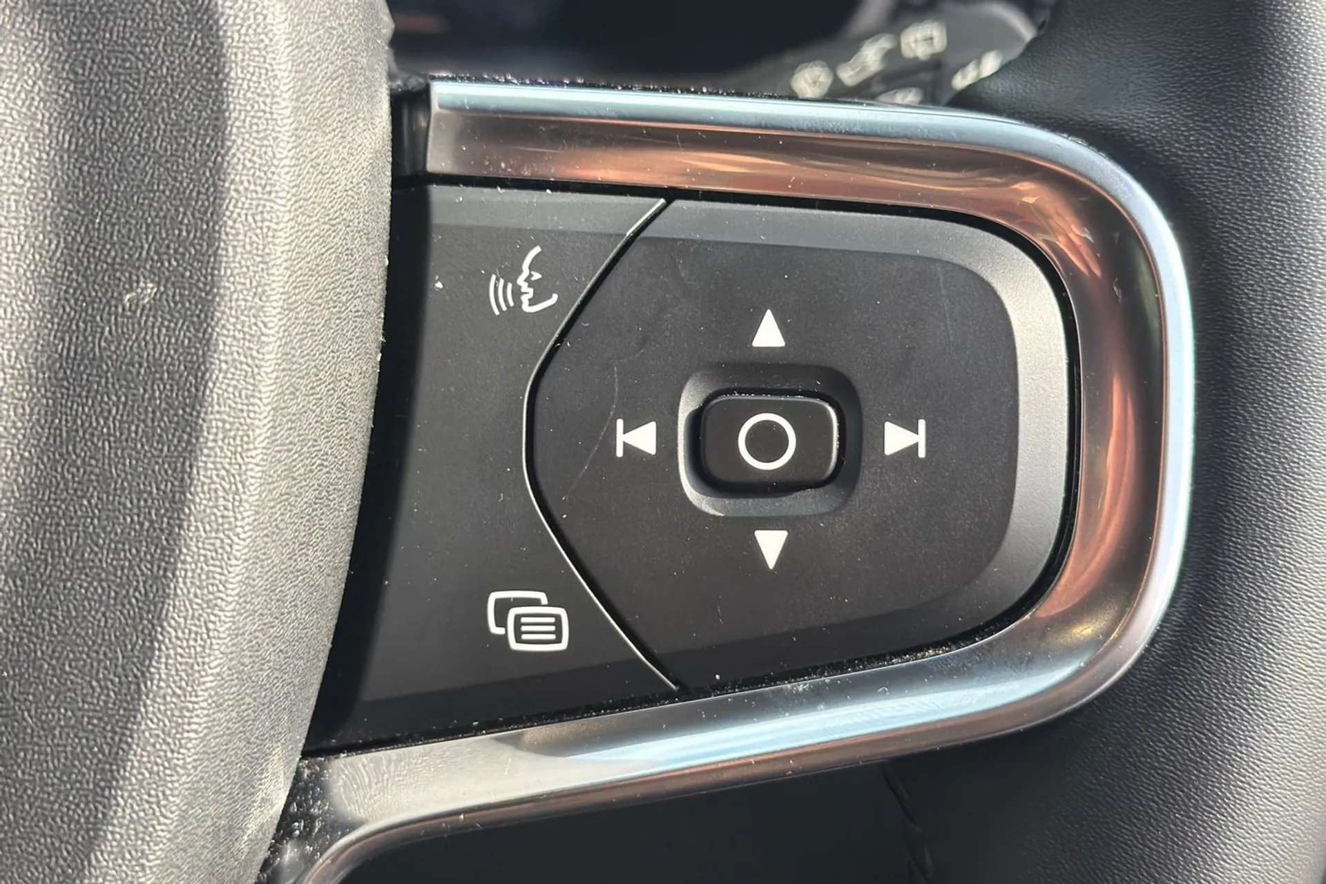 2022 VOLVO XC40 2022 VOLVO XC40