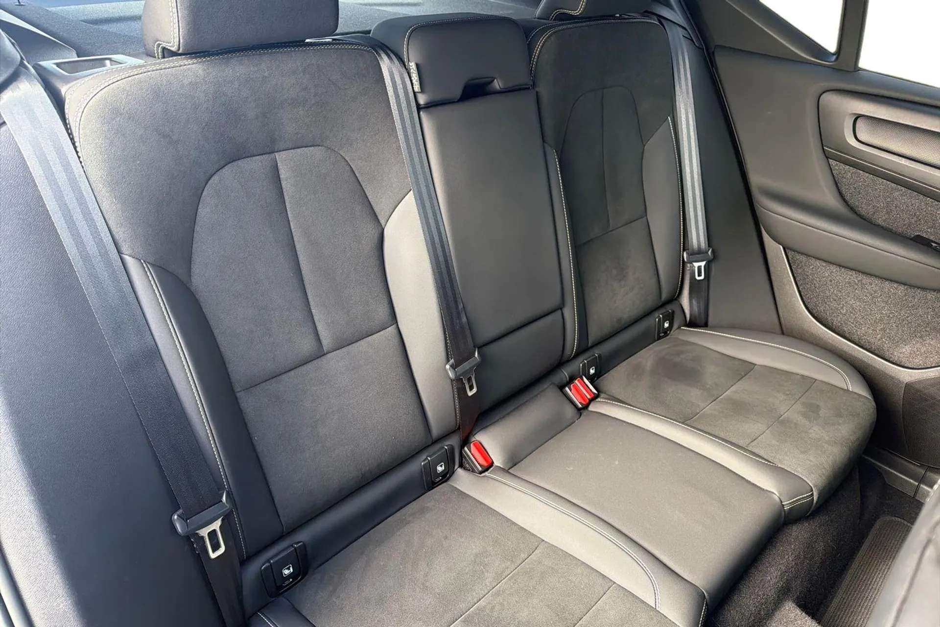 2022 VOLVO XC40 2022 VOLVO XC40