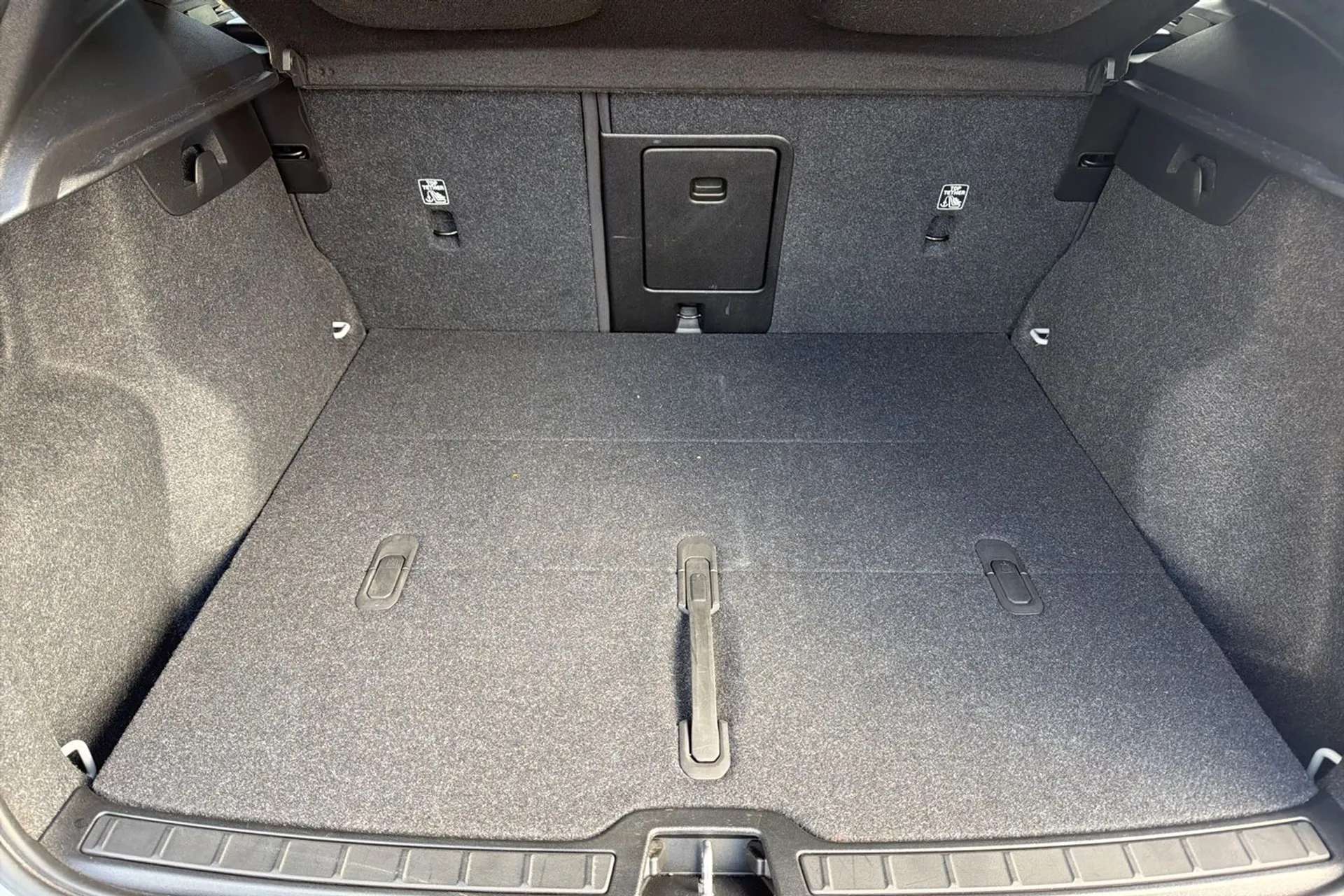 2022 VOLVO XC40 2022 VOLVO XC40