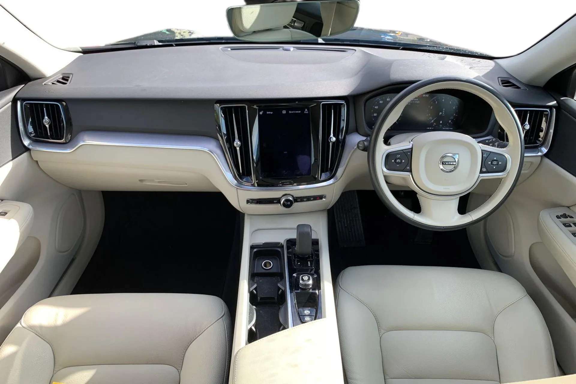2022 VOLVO V60 2022 VOLVO V60