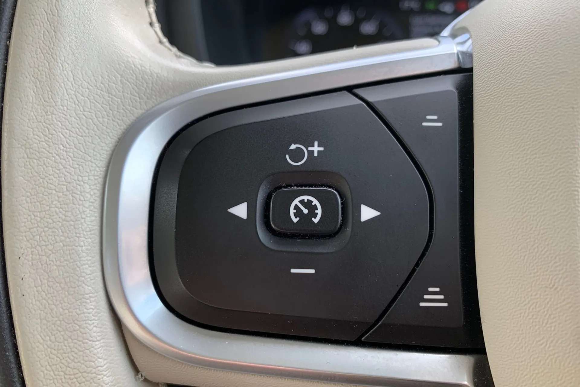 2022 VOLVO V60 2022 VOLVO V60