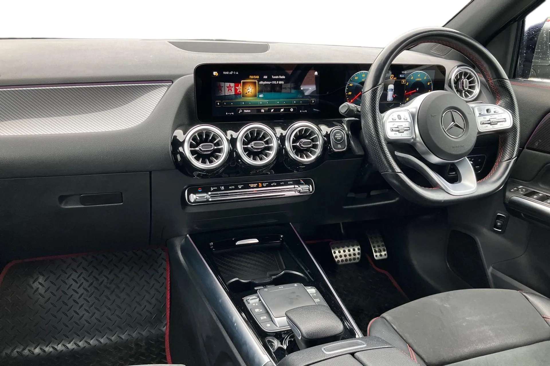 A 2021 MERCEDES-BENZ GLA GLA 180 AMG Line Premium 5dr Auto [Comfort Seat Pack, ECO start/stop function, Wireless charging, 19" AMG Alloys, Lane keep assist, LED high performan A 2021 MERCEDES-BENZ GLA GLA 180 AMG Line Premium 5dr Auto [Comfort Seat Pack, ECO start/stop function, Wireless charging, 19" AMG Alloys, Lane keep assist, LED high performan