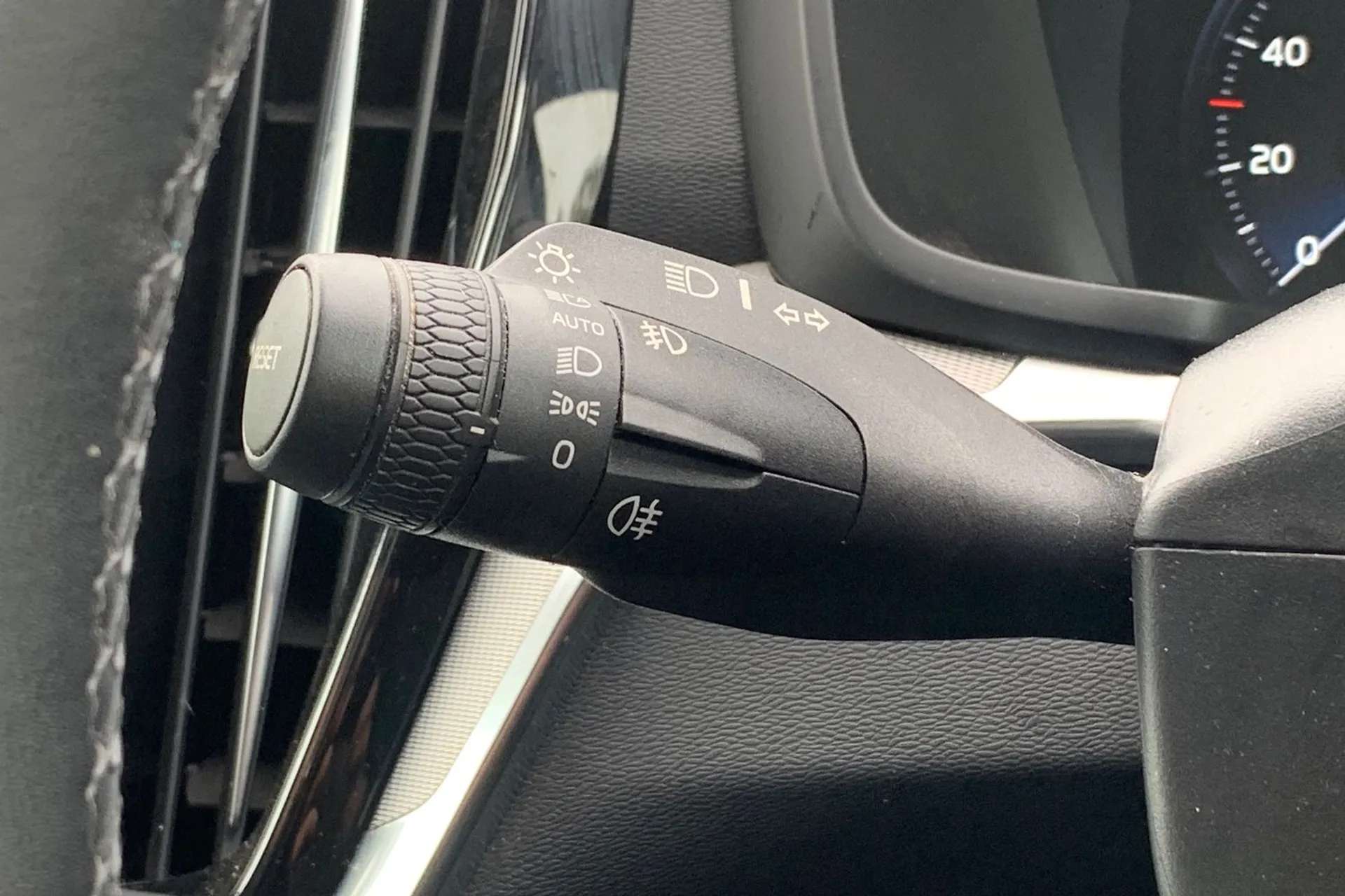2021 VOLVO V60 2021 VOLVO V60