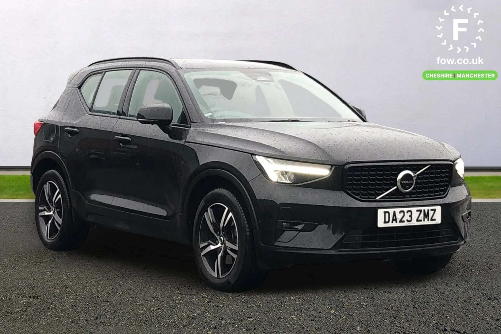 2023 VOLVO XC40 2023 VOLVO XC40