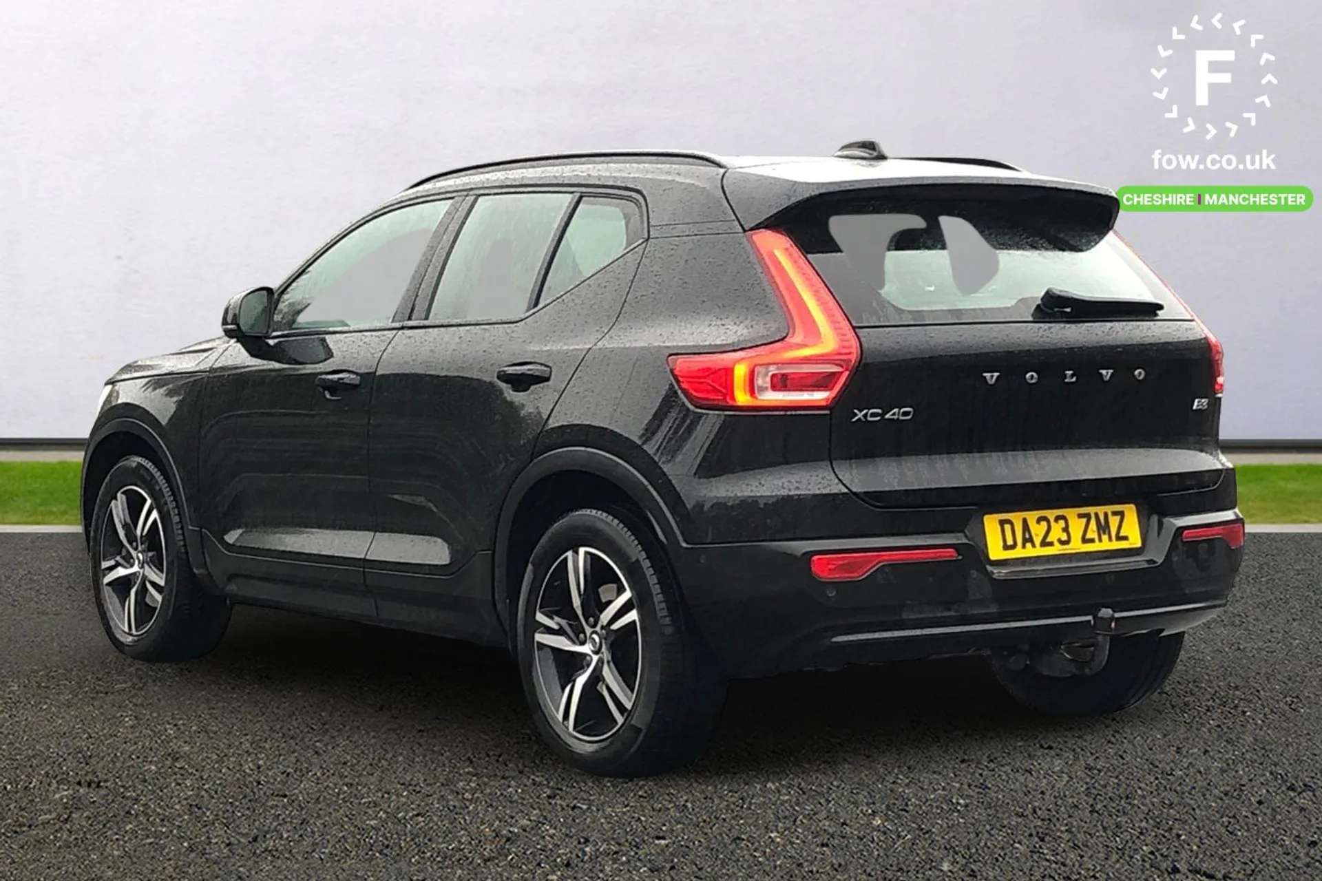 2023 VOLVO XC40 2023 VOLVO XC40