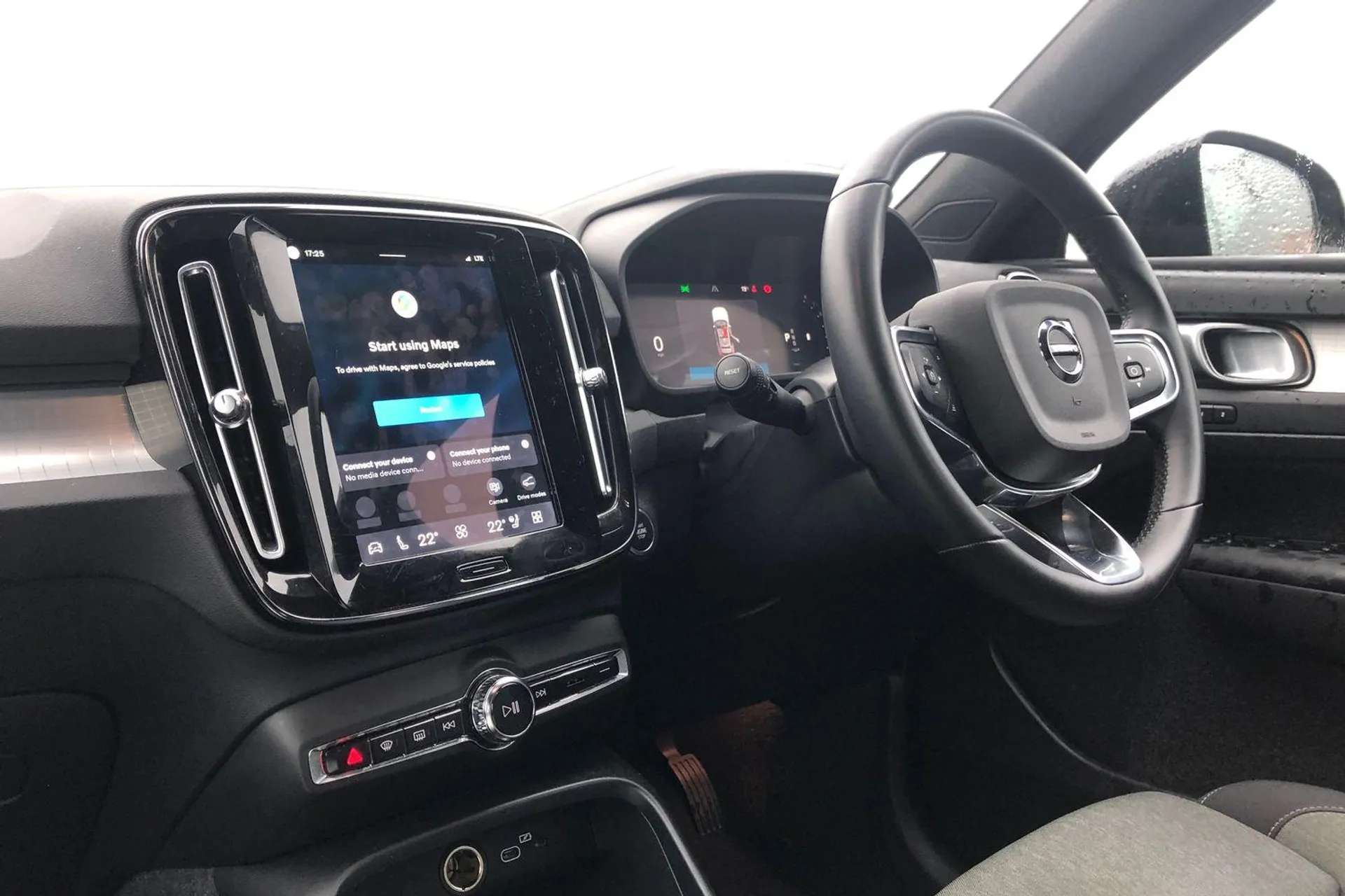 2023 VOLVO XC40 2023 VOLVO XC40