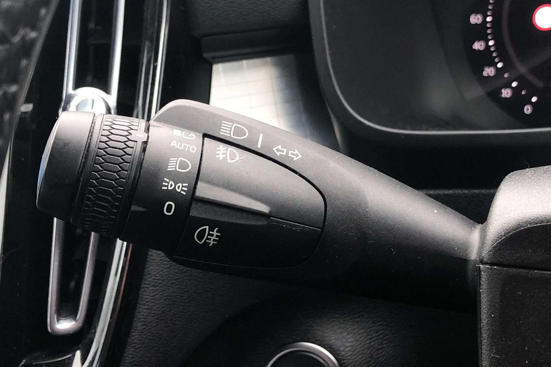 2023 VOLVO XC40 2023 VOLVO XC40