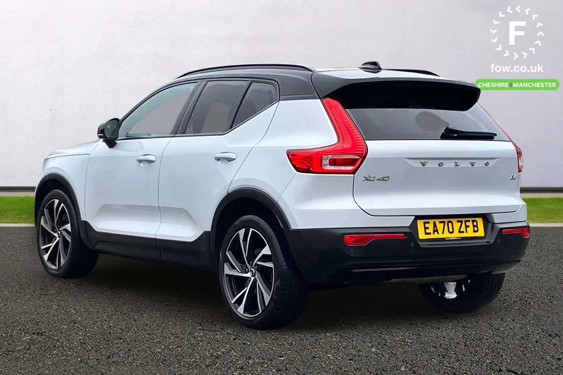 2020 VOLVO XC40 2020 VOLVO XC40