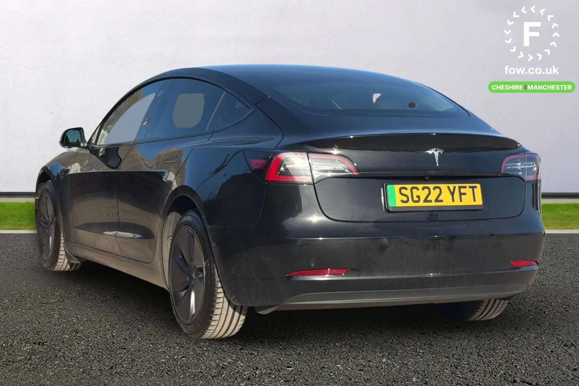 A 2022 TESLA MODEL 3 Standard Plus 4dr Auto [Power lift tailgate, Tesla mobile connector + domestic adapter (British 3-pin) A 2022 TESLA MODEL 3 Standard Plus 4dr Auto [Power lift tailgate, Tesla mobile connector + domestic adapter (British 3-pin)