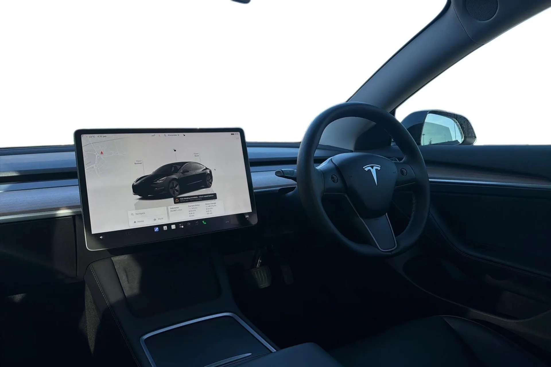 A 2022 TESLA MODEL 3 Standard Plus 4dr Auto [Power lift tailgate, Tesla mobile connector + domestic adapter (British 3-pin) A 2022 TESLA MODEL 3 Standard Plus 4dr Auto [Power lift tailgate, Tesla mobile connector + domestic adapter (British 3-pin)
