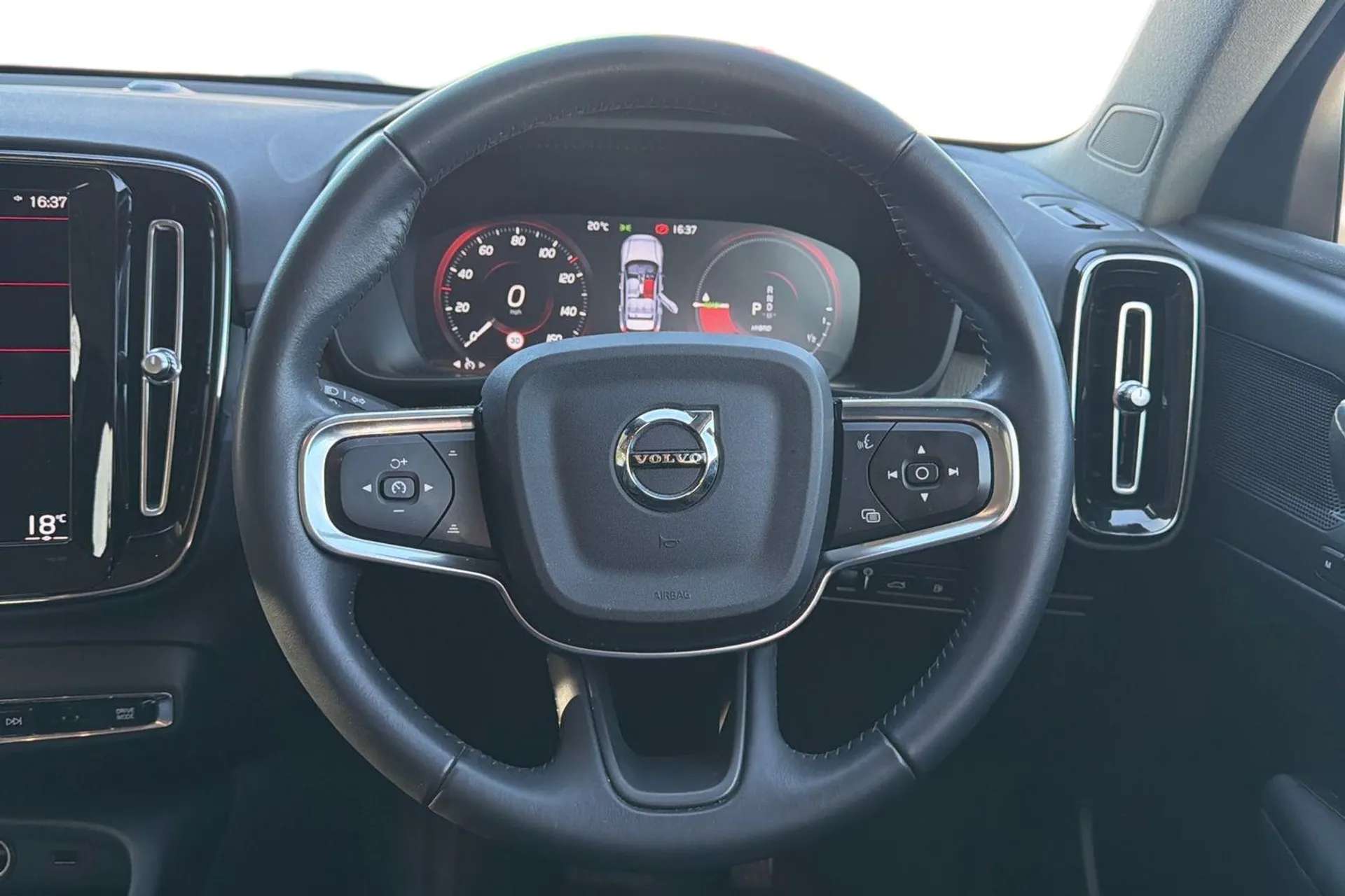 2021 VOLVO XC40 2021 VOLVO XC40