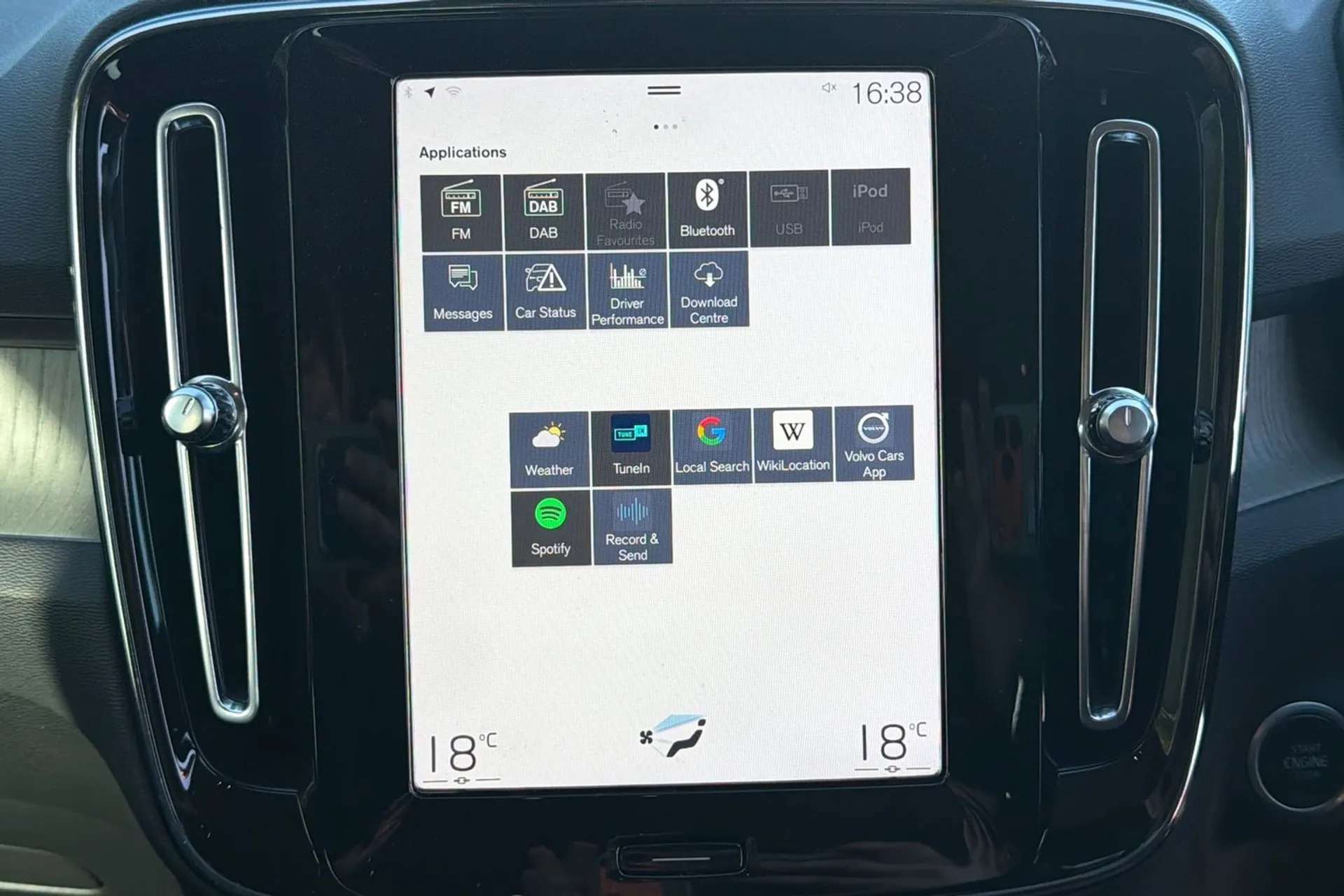 2021 VOLVO XC40 2021 VOLVO XC40