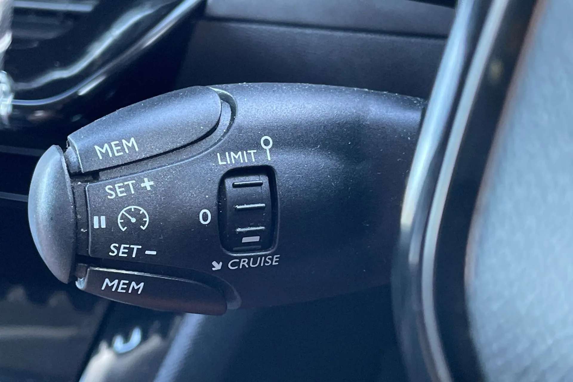 2020 PEUGEOT 2008 2020 PEUGEOT 2008