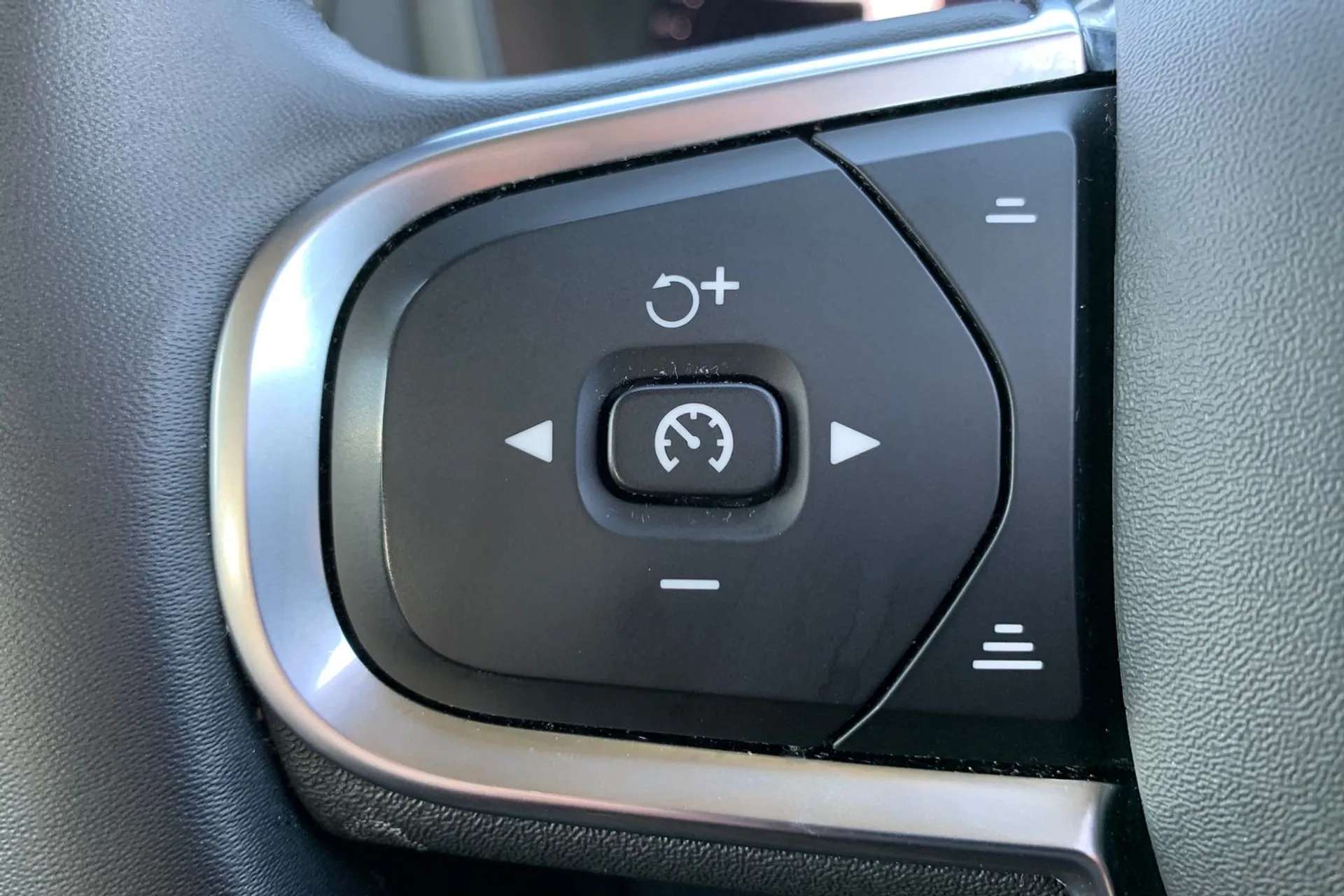 2023 VOLVO V60 2023 VOLVO V60