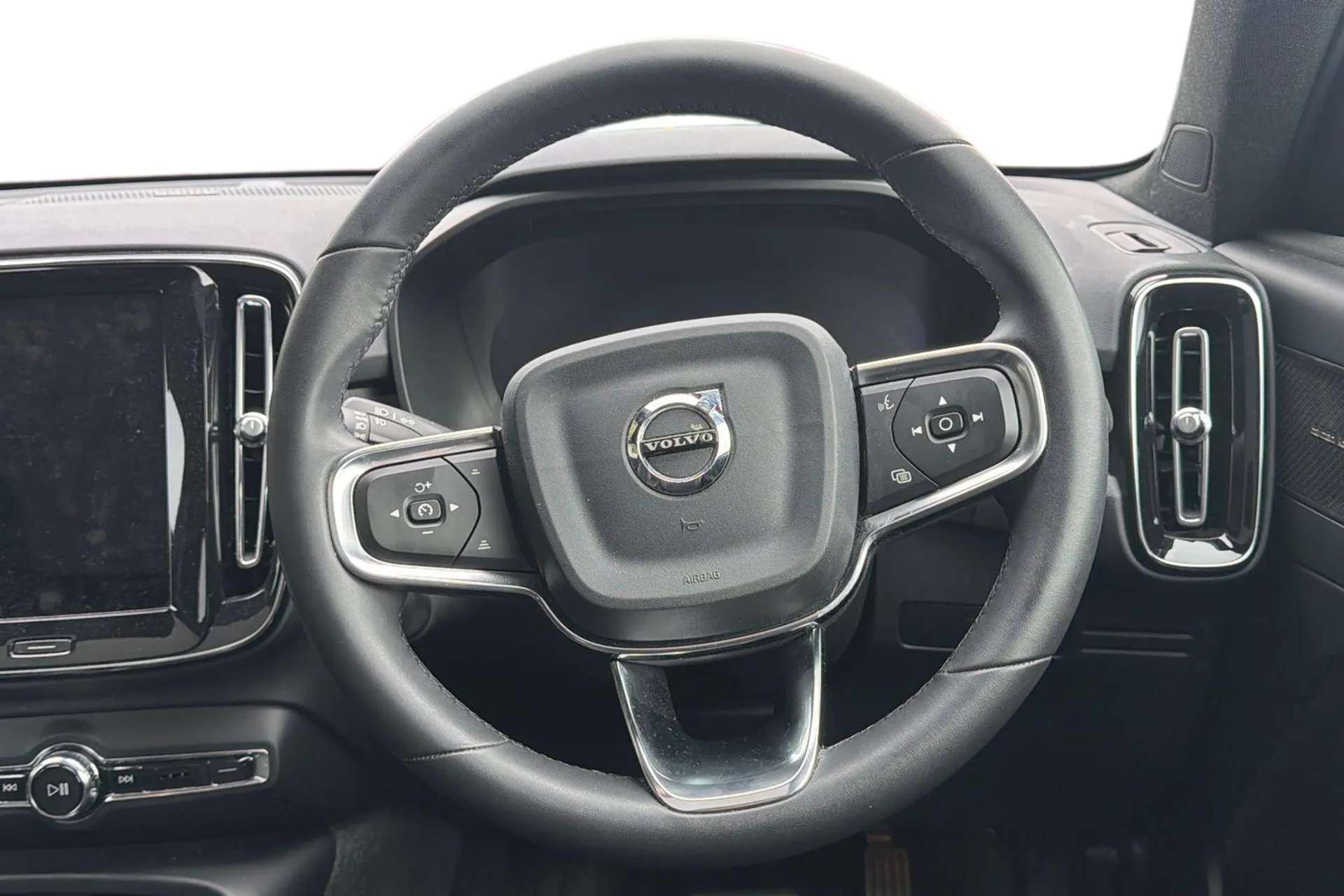 2023 VOLVO C40 2023 VOLVO C40