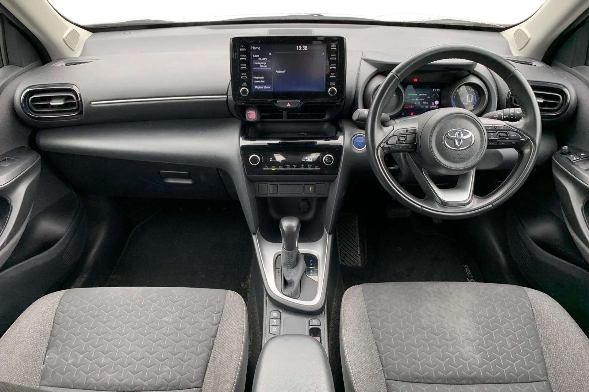 A 2024 TOYOTA YARIS CROSS 1.5 Hybrid Icon 5dr CVT [ Hill start assist control (HAC), Color multi-information display, Adaptive cruise control, multi info switches on steering w A 2024 TOYOTA YARIS CROSS 1.5 Hybrid Icon 5dr CVT [ Hill start assist control (HAC), Color multi-information display, Adaptive cruise control, multi info switches on steering w