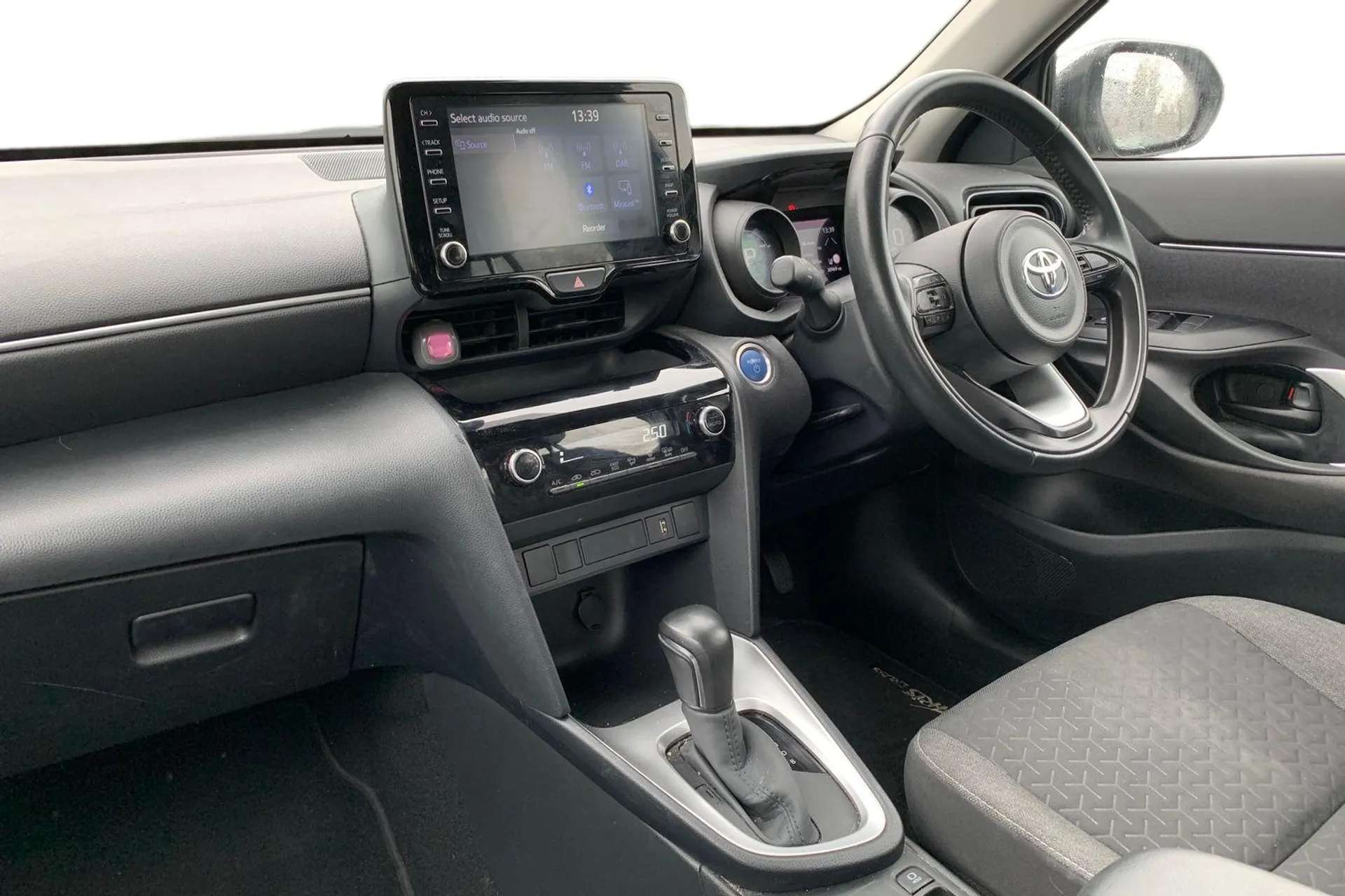 A 2024 TOYOTA YARIS CROSS 1.5 Hybrid Icon 5dr CVT [ Hill start assist control (HAC), Color multi-information display, Adaptive cruise control, multi info switches on steering w A 2024 TOYOTA YARIS CROSS 1.5 Hybrid Icon 5dr CVT [ Hill start assist control (HAC), Color multi-information display, Adaptive cruise control, multi info switches on steering w