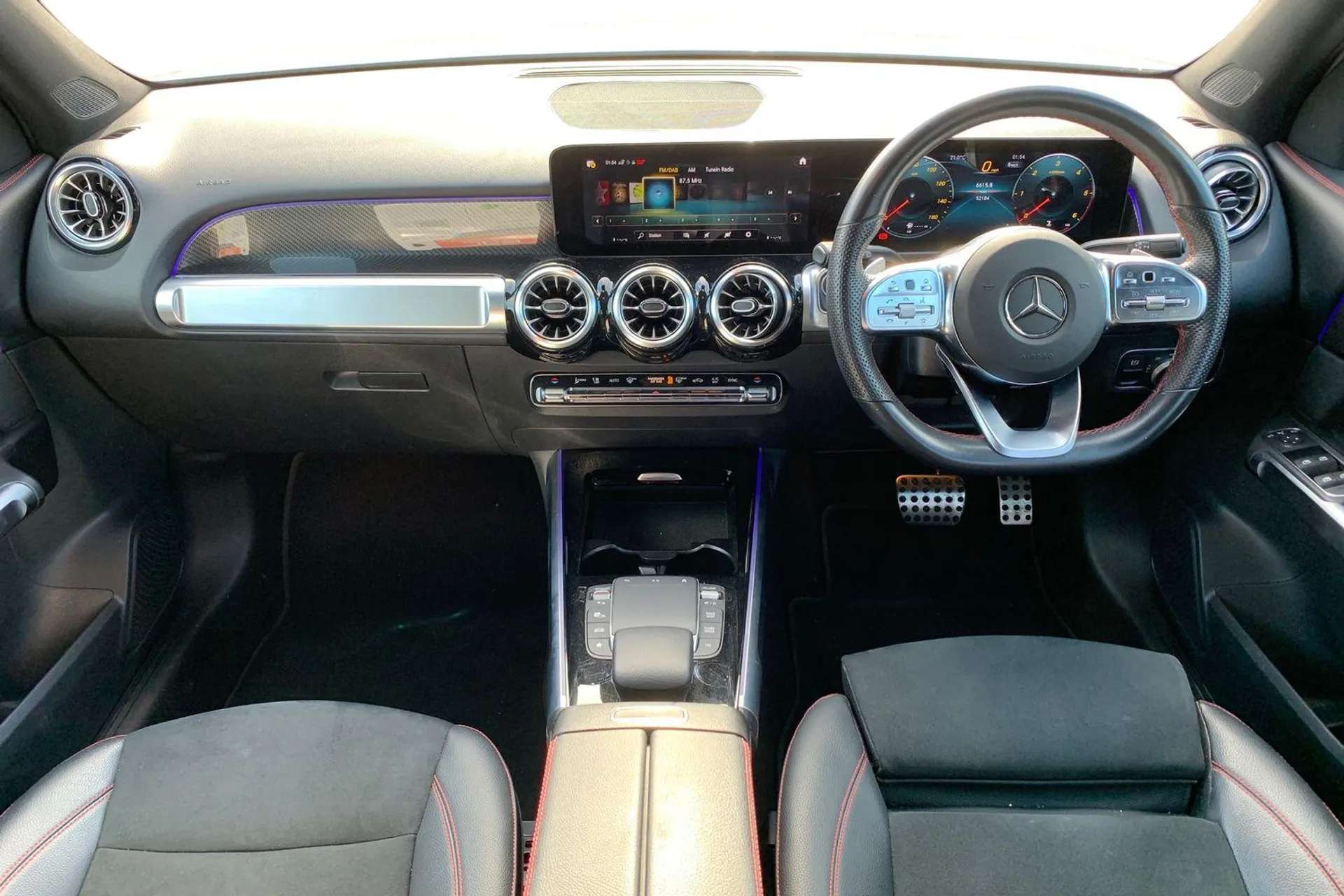 A 2022 MERCEDES-BENZ GLB GLB 220d 4Matic AMG Line Prem Plus 5dr 8G-Tronic [Pan Roof, Parking Pack, Mirror Pack, Off-Road Engineering Pack, Interior Lighting With Light & Sight A 2022 MERCEDES-BENZ GLB GLB 220d 4Matic AMG Line Prem Plus 5dr 8G-Tronic [Pan Roof, Parking Pack, Mirror Pack, Off-Road Engineering Pack, Interior Lighting With Light & Sight